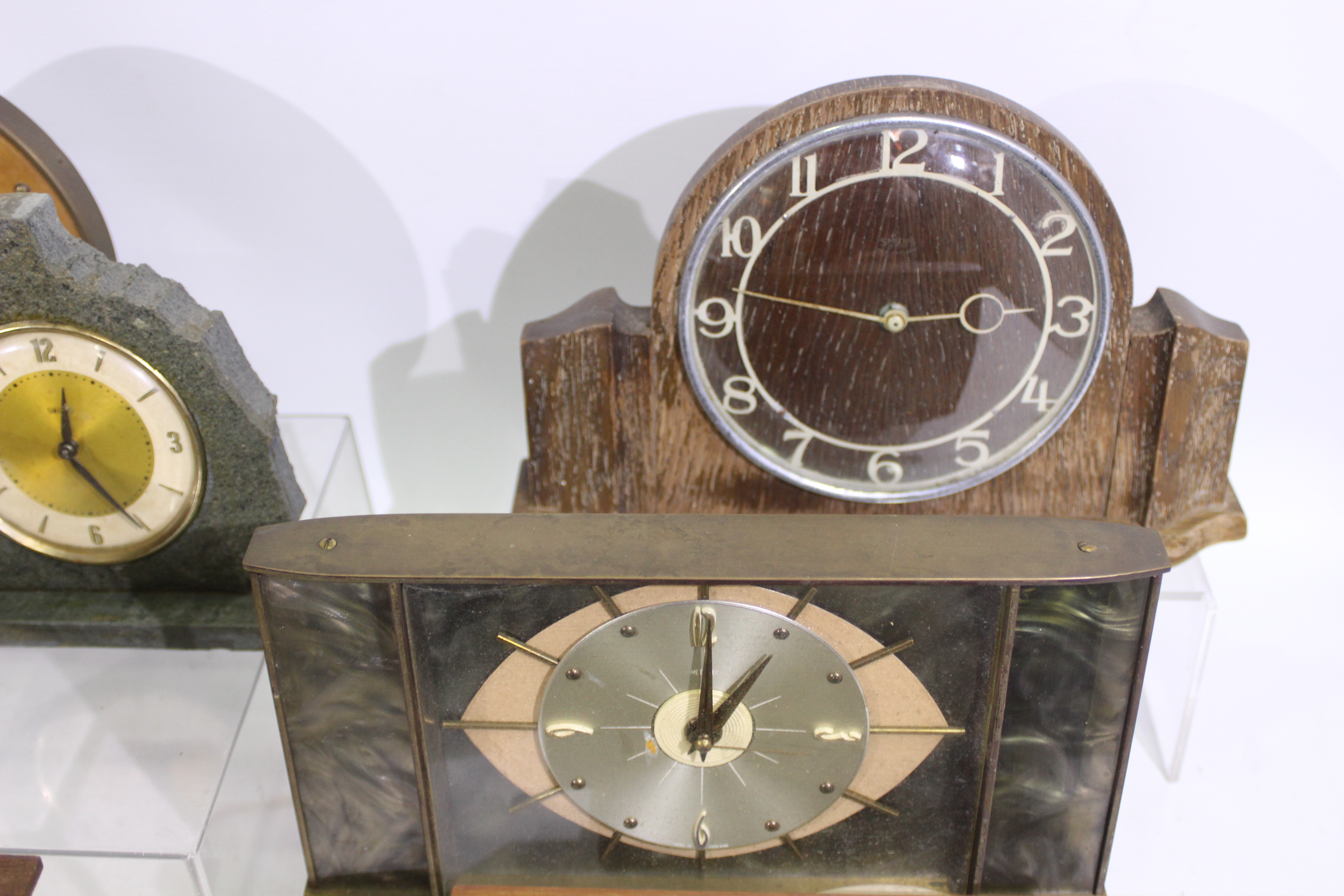 A collection of vintage clocks to include Metamec, Smiths, Bentima, Ferranti and other. - Image 7 of 8