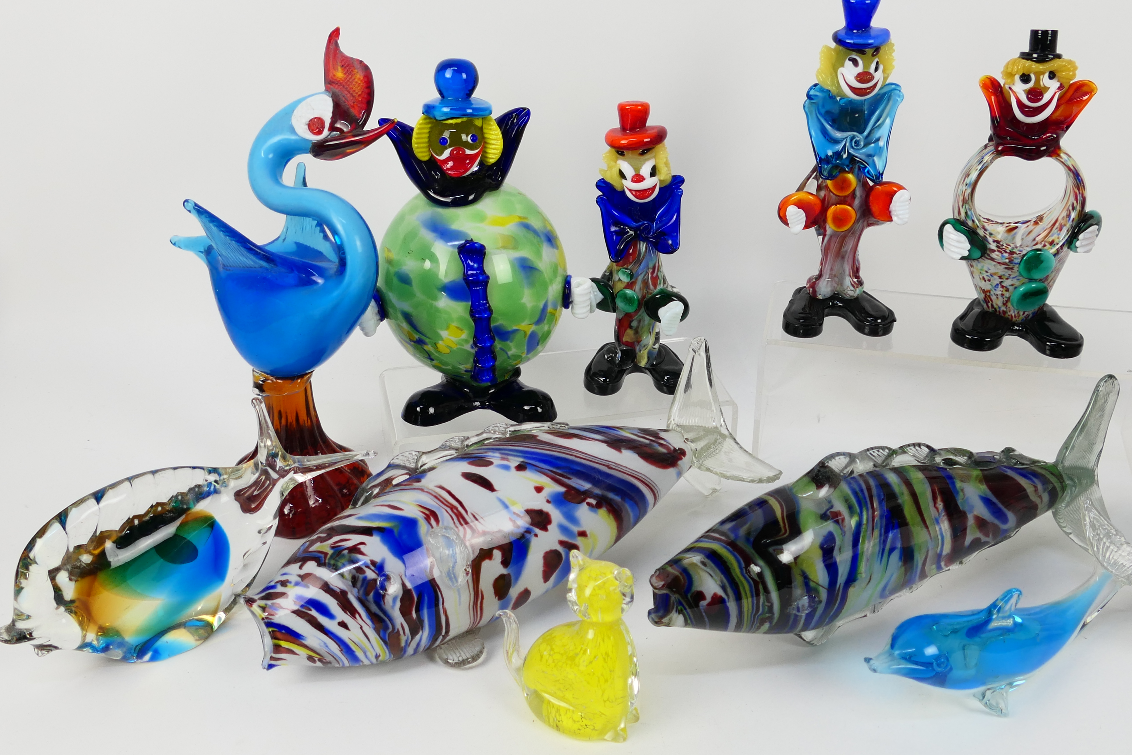 A collection of glass fish, clowns and similar to include Murano, largest approximately 38 cm (l). - Image 2 of 5