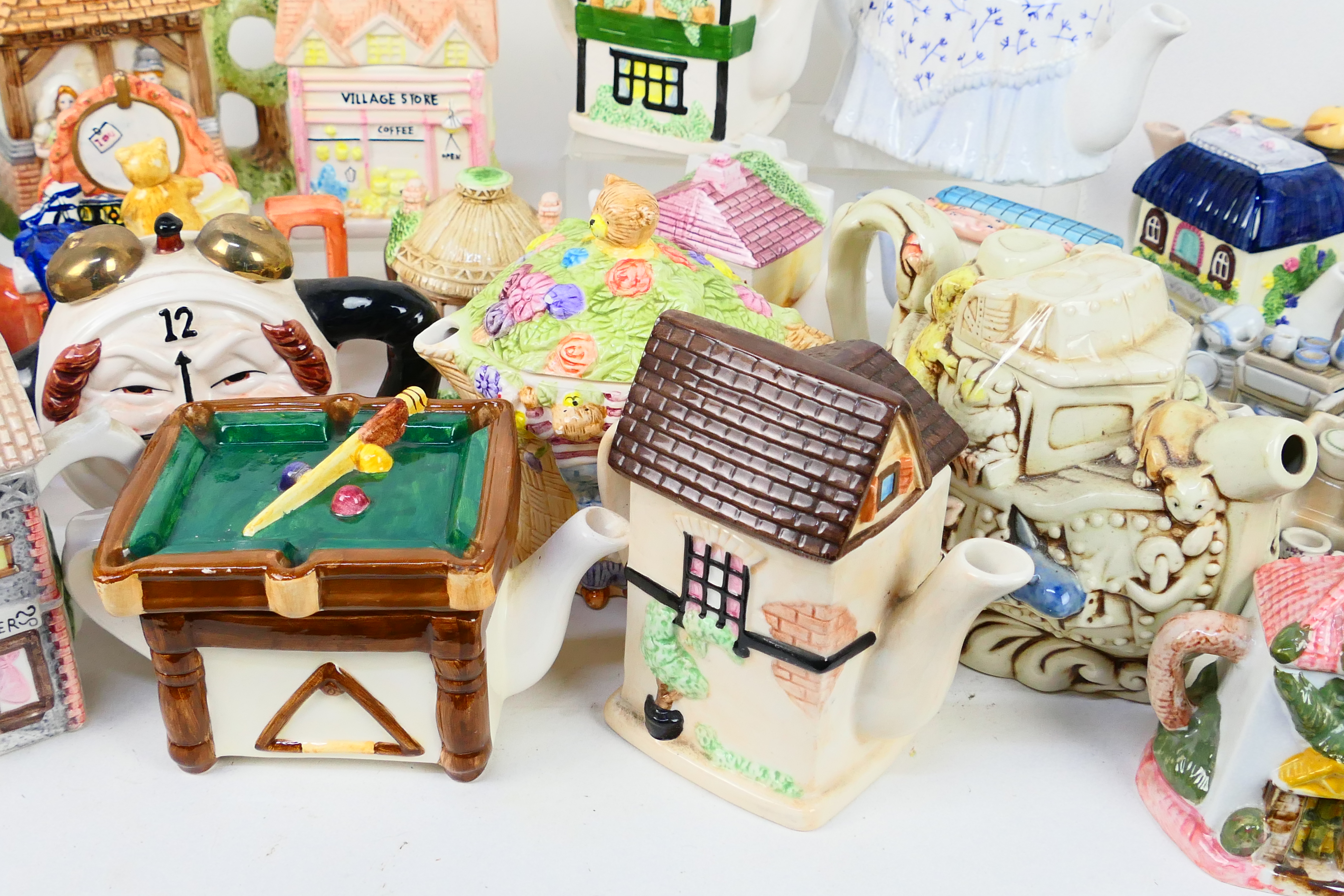 A collection of novelty teapots, two boxes. - Image 5 of 6