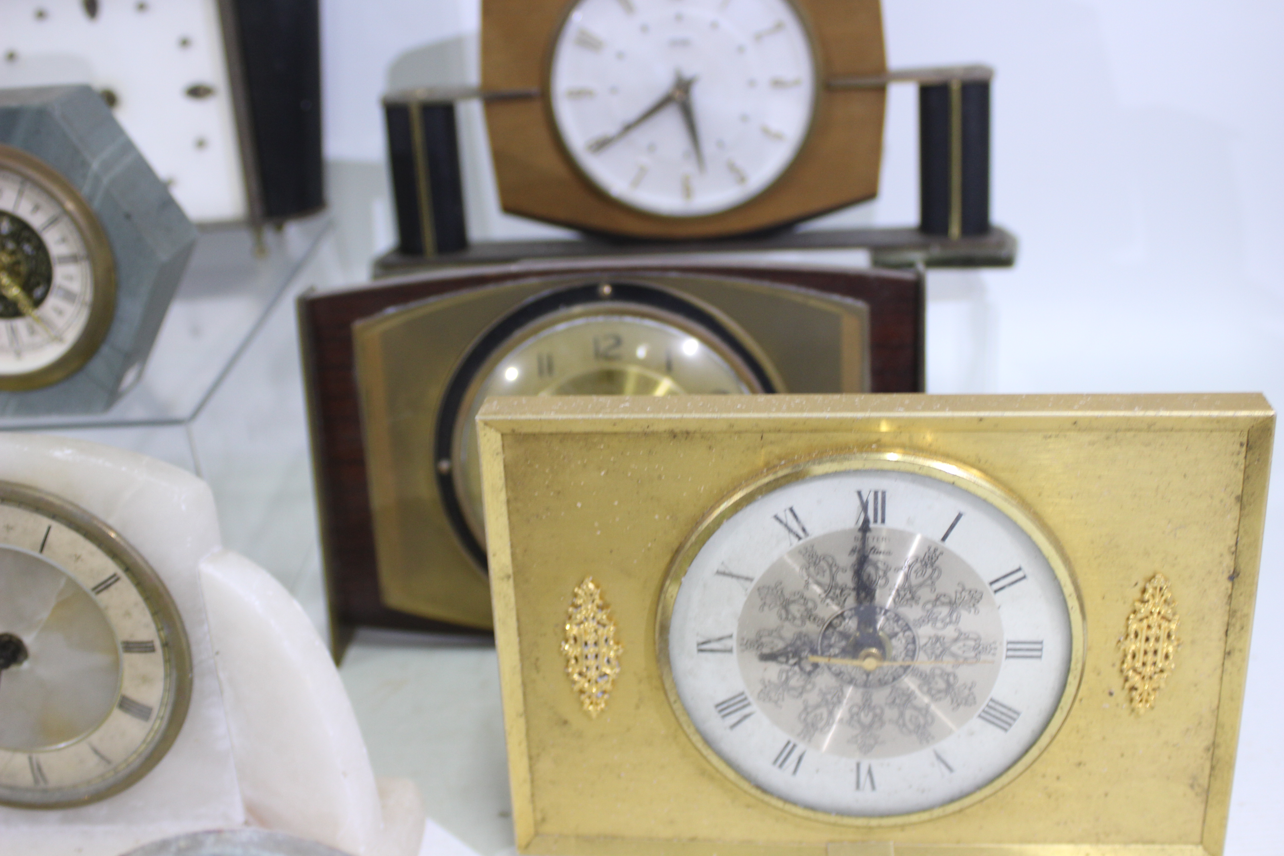 A quantity of vintage clocks to include Westclox, Bentima, Metamec and similar. - Image 9 of 10