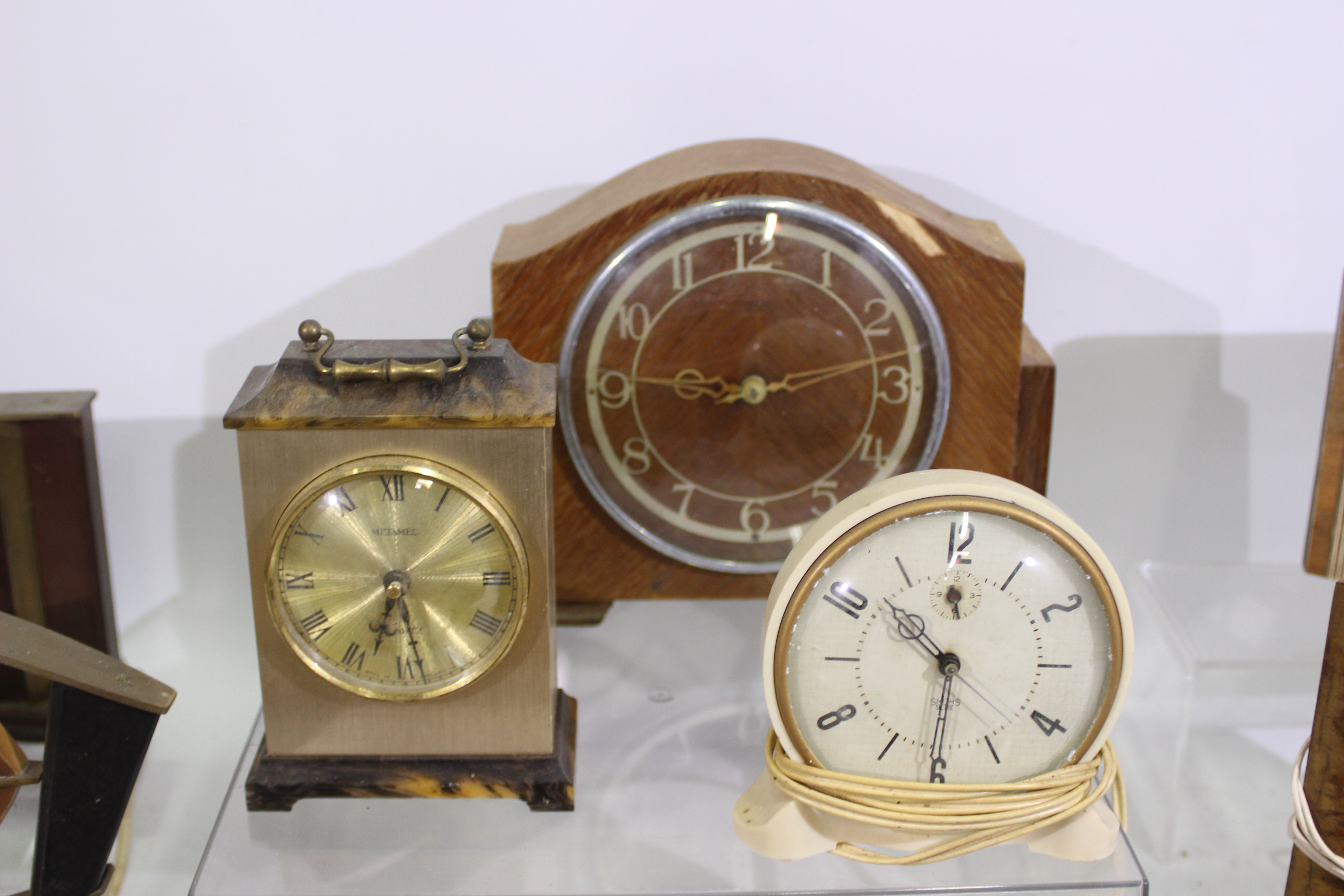 A quantity of vintage clocks to include Smiths, Metamec, Acctim and similar. - Image 2 of 7