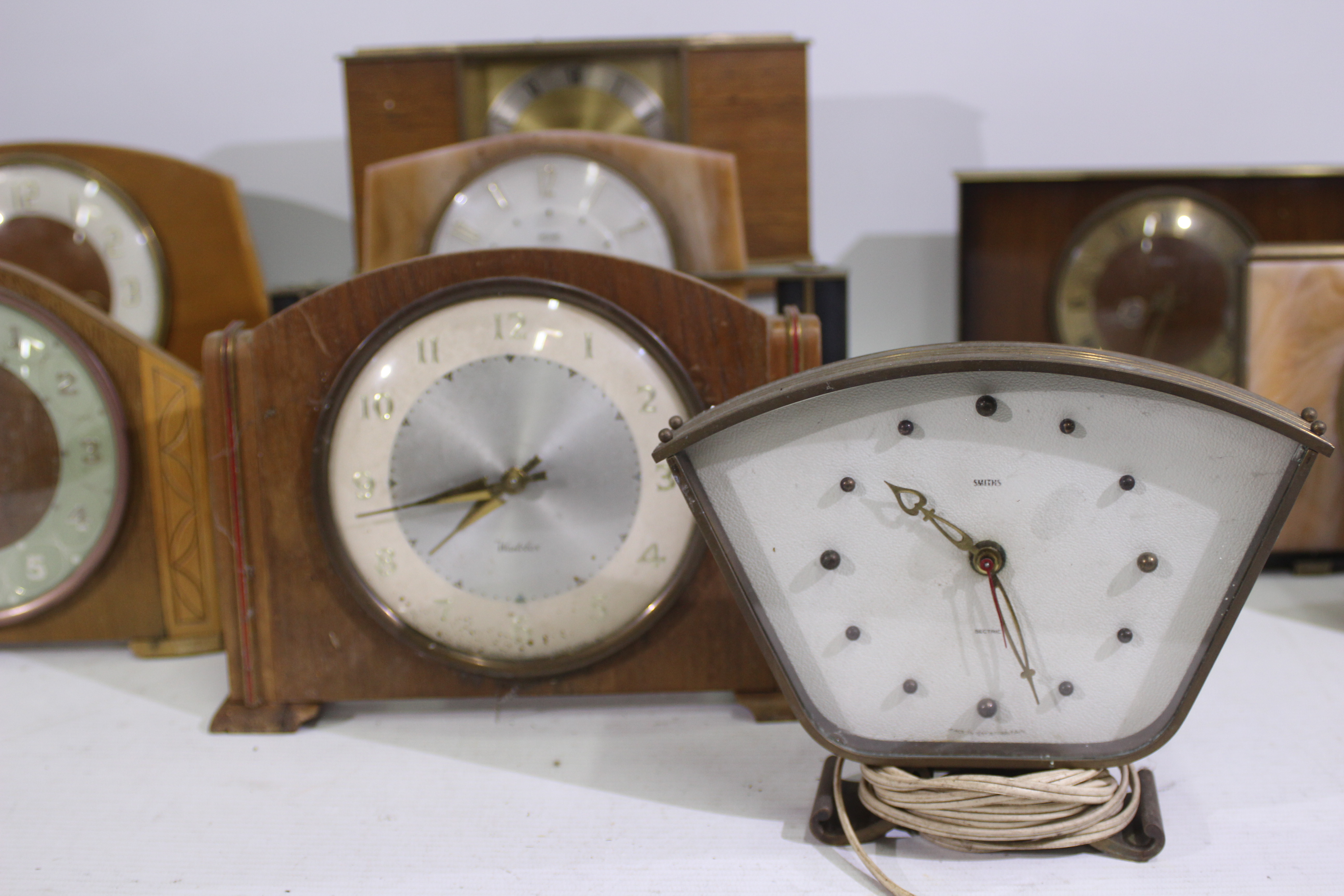 A quantity of vintage desk and mantel clocks to include Smiths, Westclox, Metamec, - Image 4 of 6