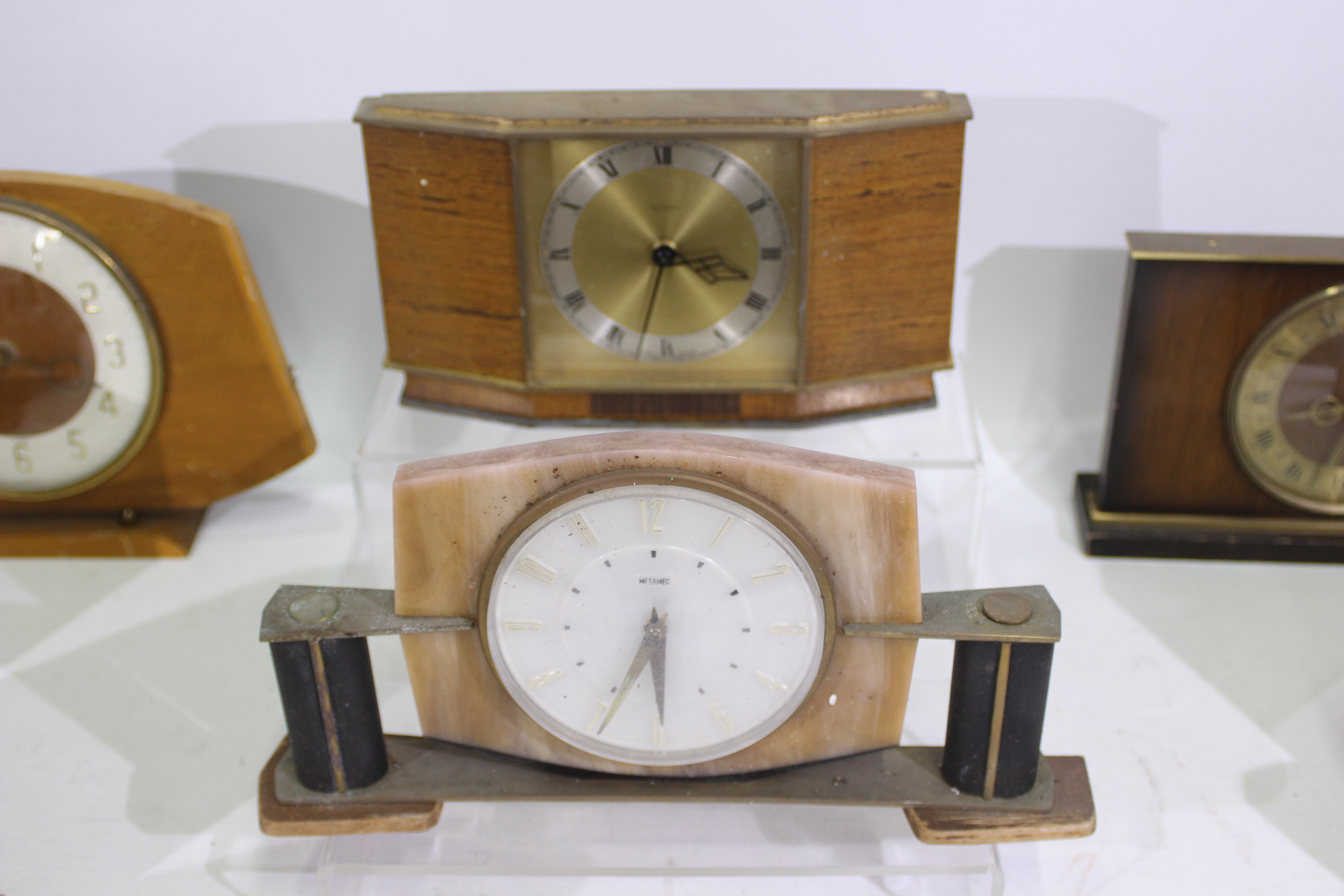 A quantity of vintage desk and mantel clocks to include Smiths, Westclox, Metamec, - Image 5 of 6