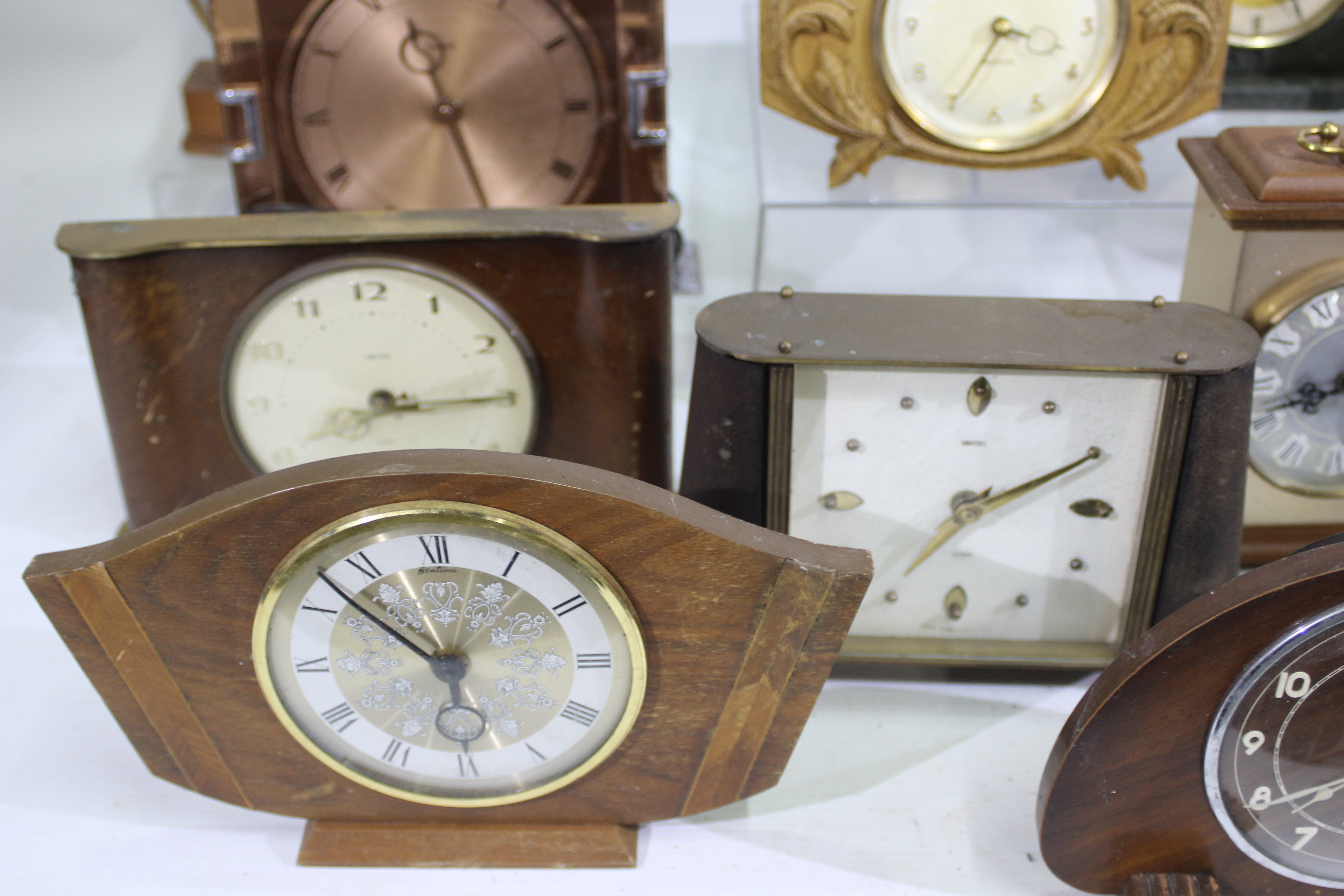 A collection of vintage clocks to include Metamec, Smiths, Bentima, Ferranti and other. - Image 5 of 8