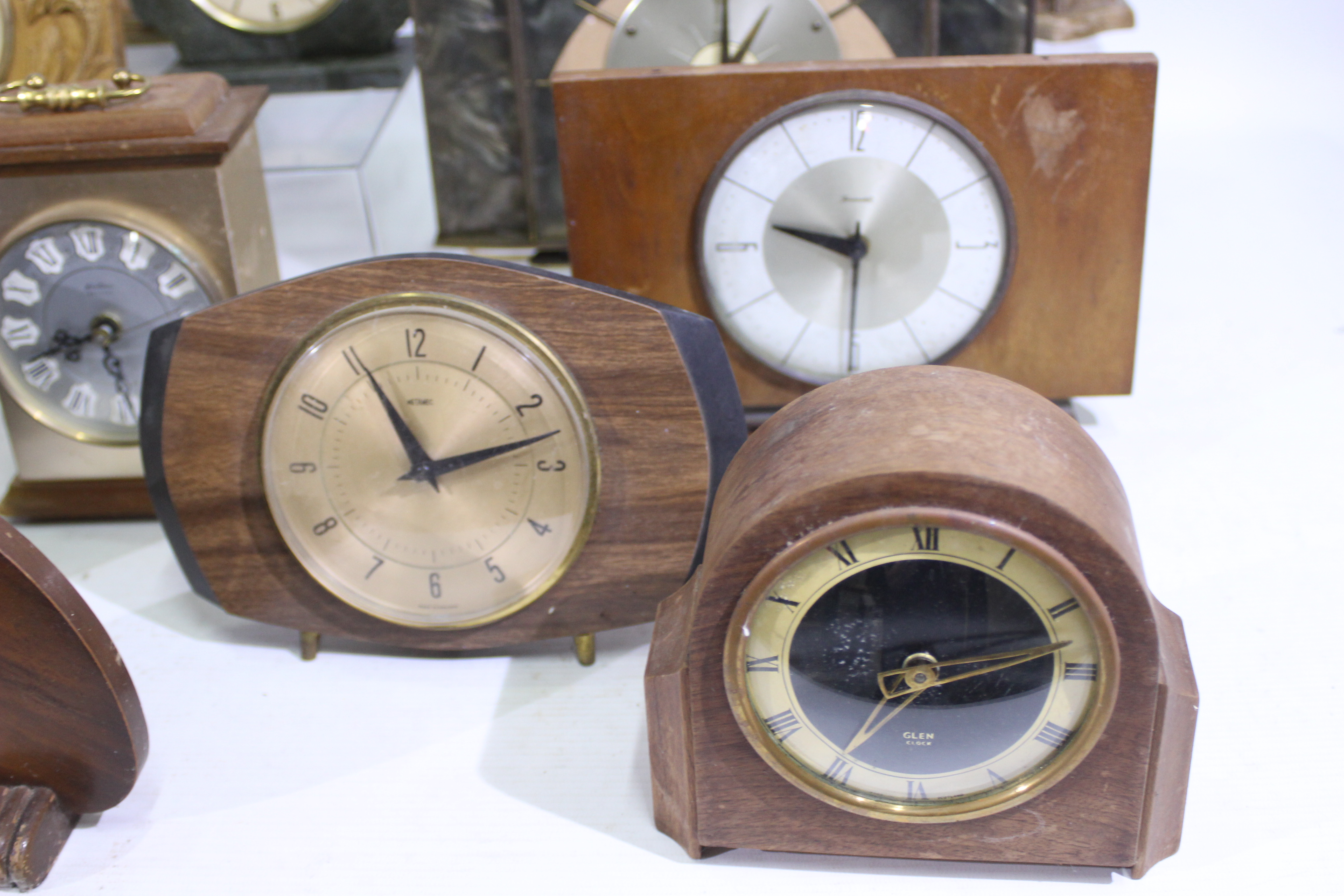 A collection of vintage clocks to include Metamec, Smiths, Bentima, Ferranti and other. - Image 8 of 8