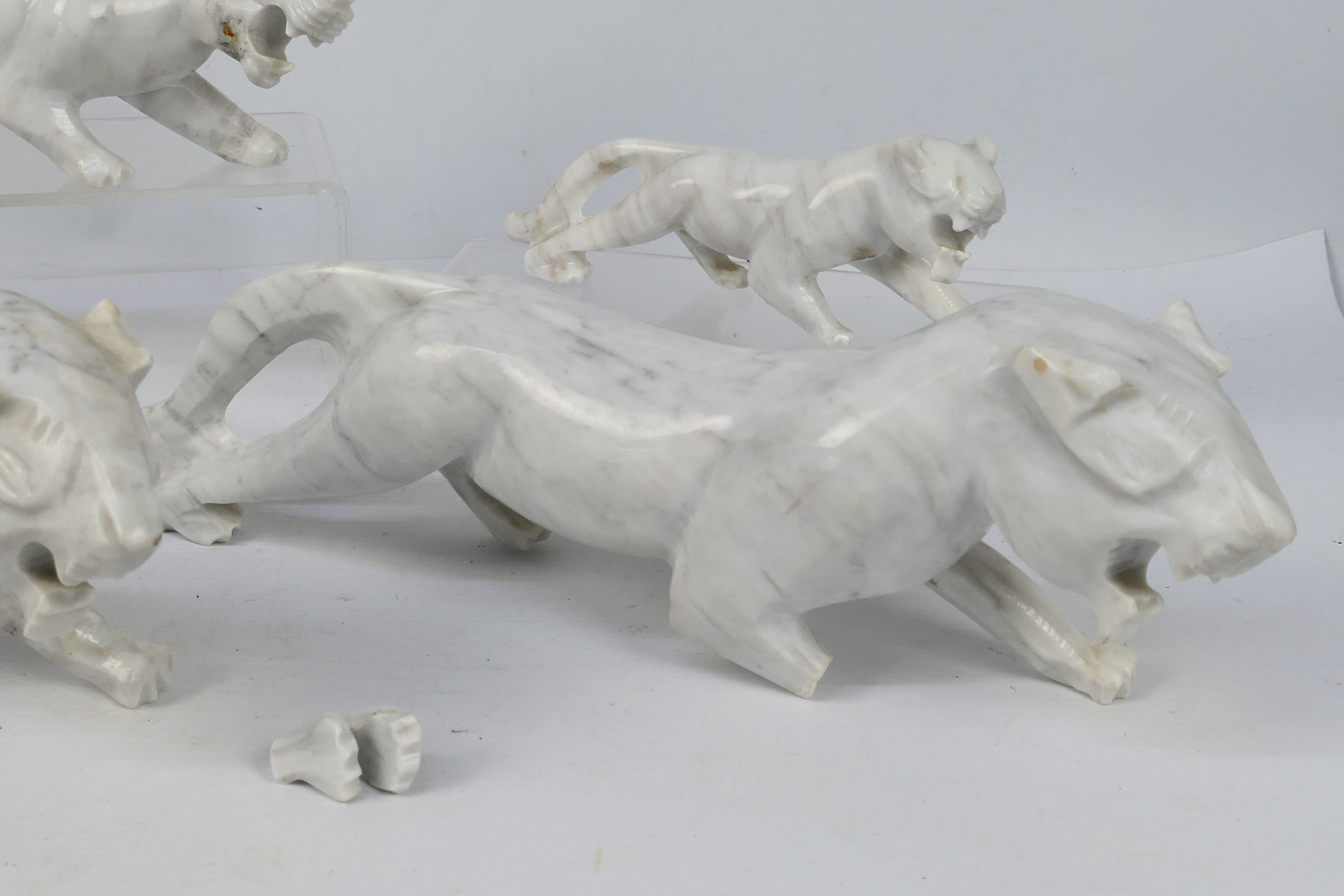 Four stone carving depicting tigers, largest approximately 40 cm (l). - Image 4 of 5