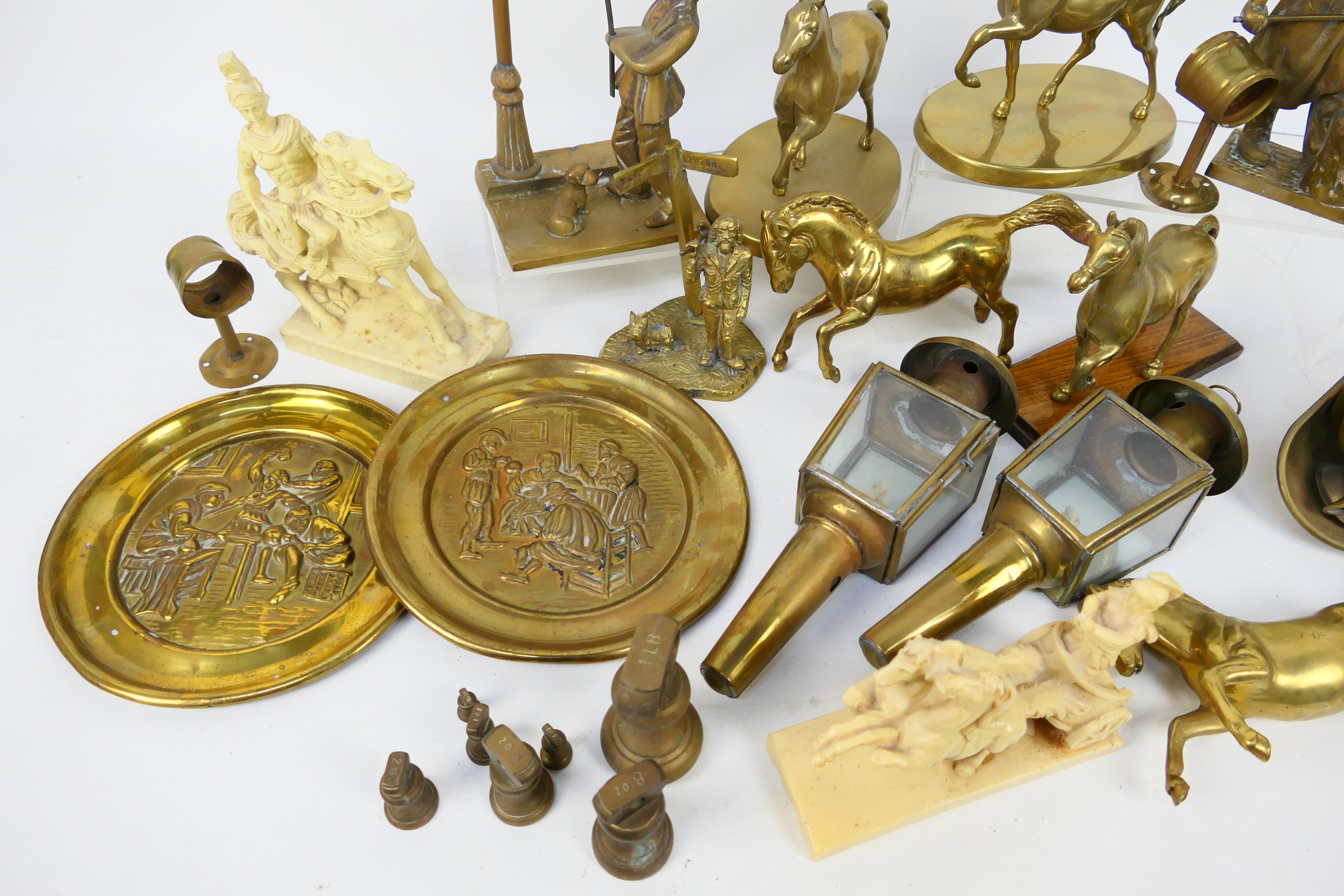 A quantity of brassware to include lanterns, ornaments and similar. - Image 3 of 4