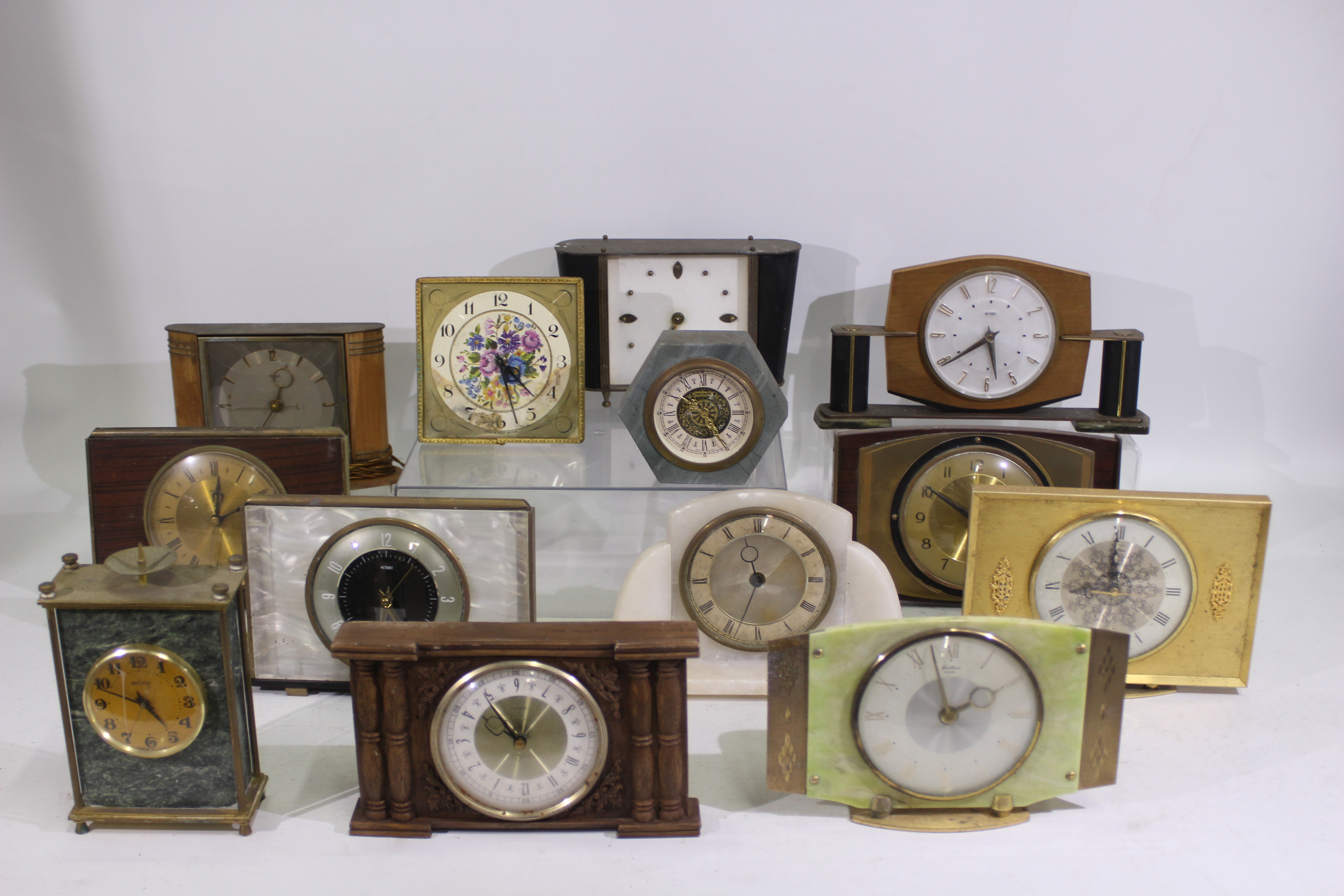 A quantity of vintage clocks to include Westclox, Bentima, Metamec and similar. - Image 3 of 10