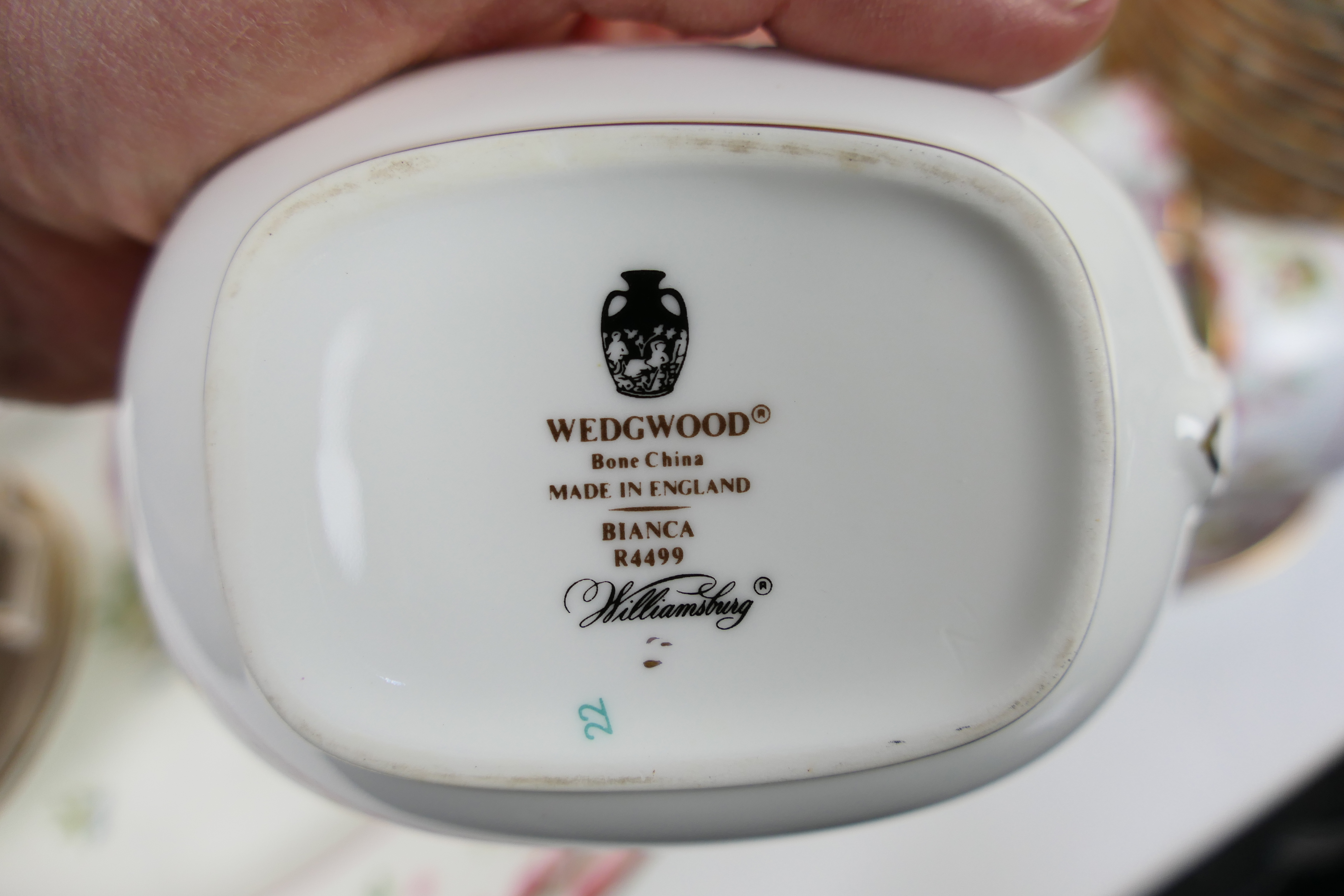 Wedgwood - A collection of dinner and tea wares in the Bianca pattern # R4499, - Image 5 of 5