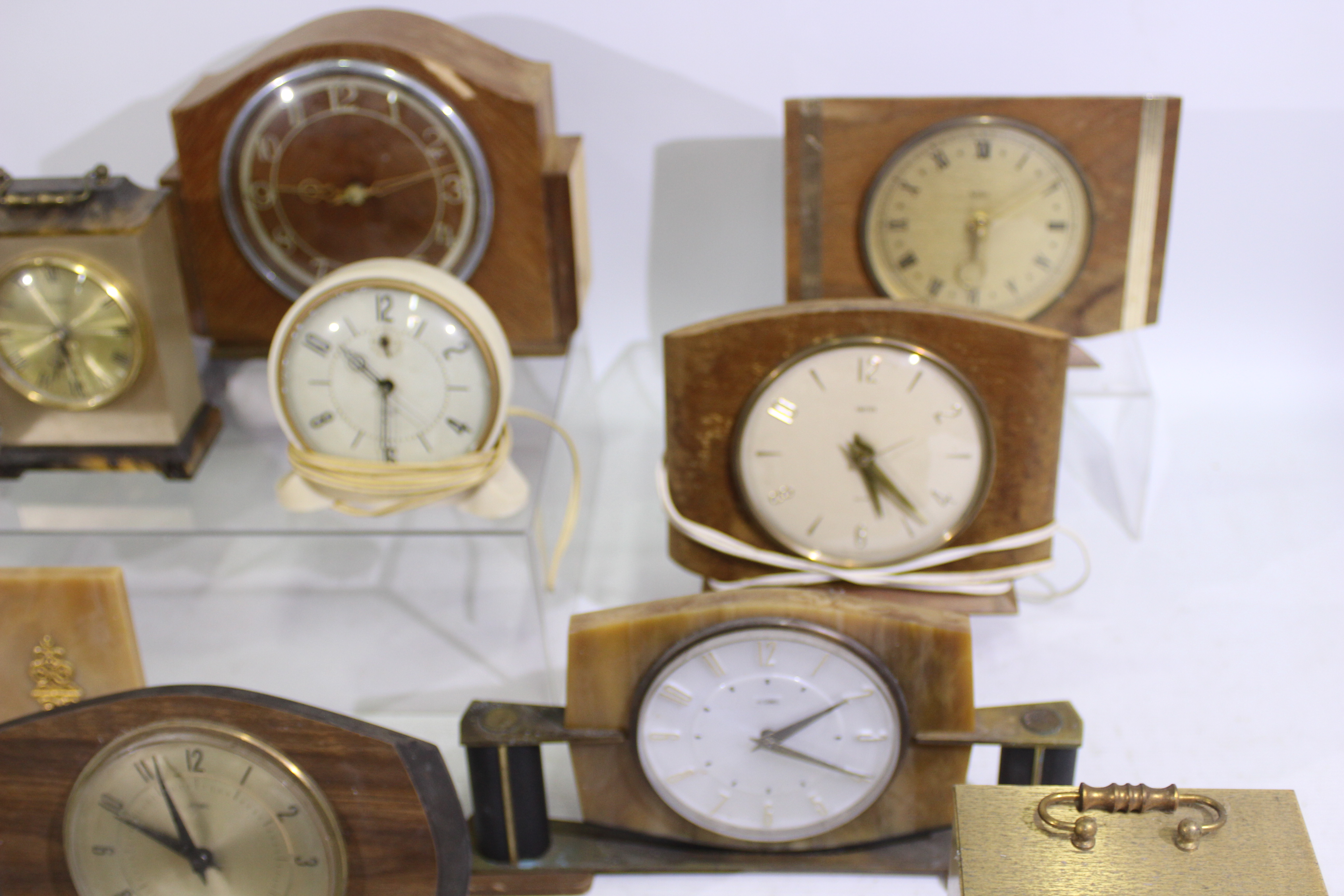 A quantity of vintage clocks to include Smiths, Metamec, Acctim and similar. - Image 7 of 7