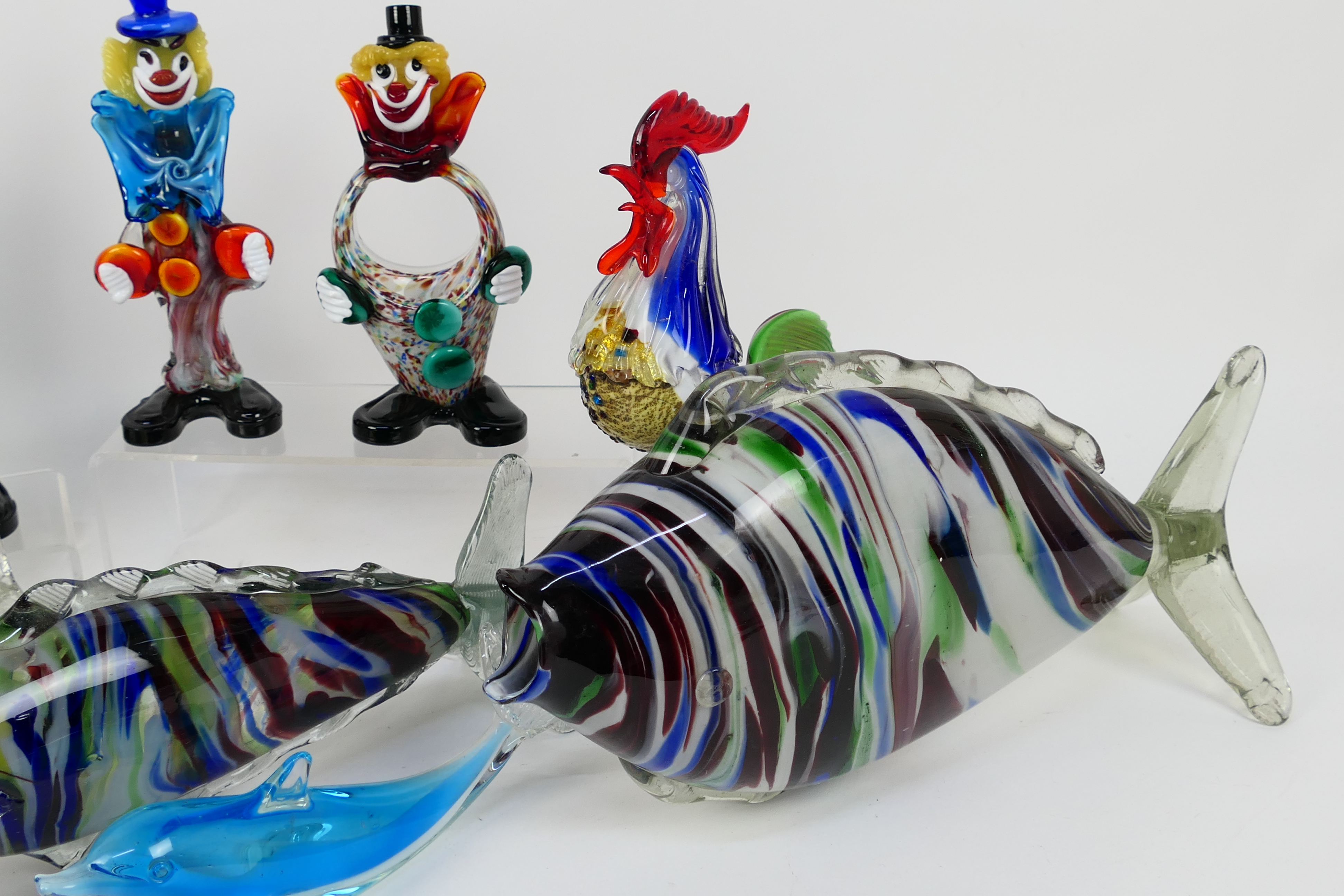 A collection of glass fish, clowns and similar to include Murano, largest approximately 38 cm (l). - Image 5 of 5