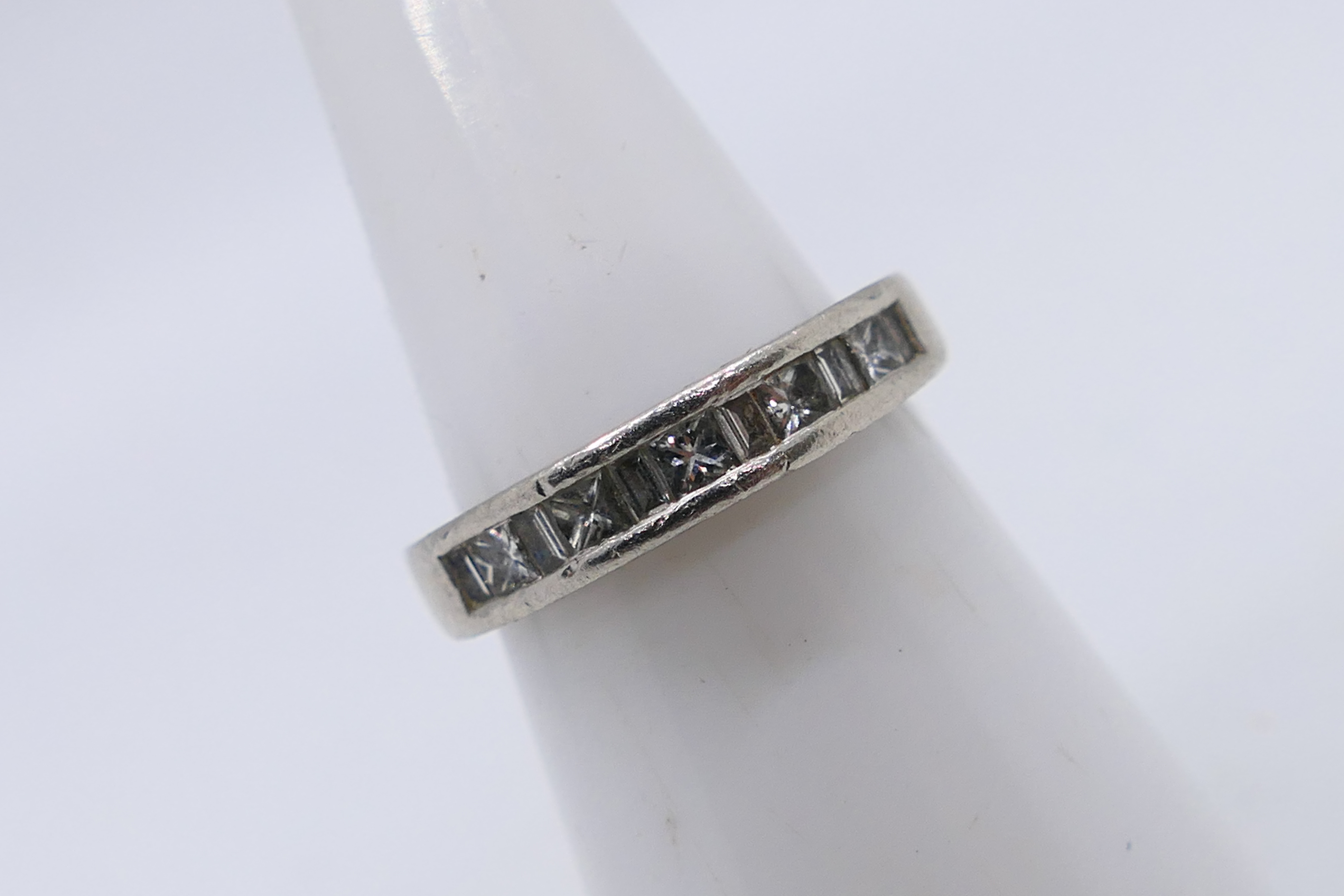 A platinum (950) and diamond ring with a