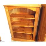 A pine bookcase measuring 107 cm (h) x 7