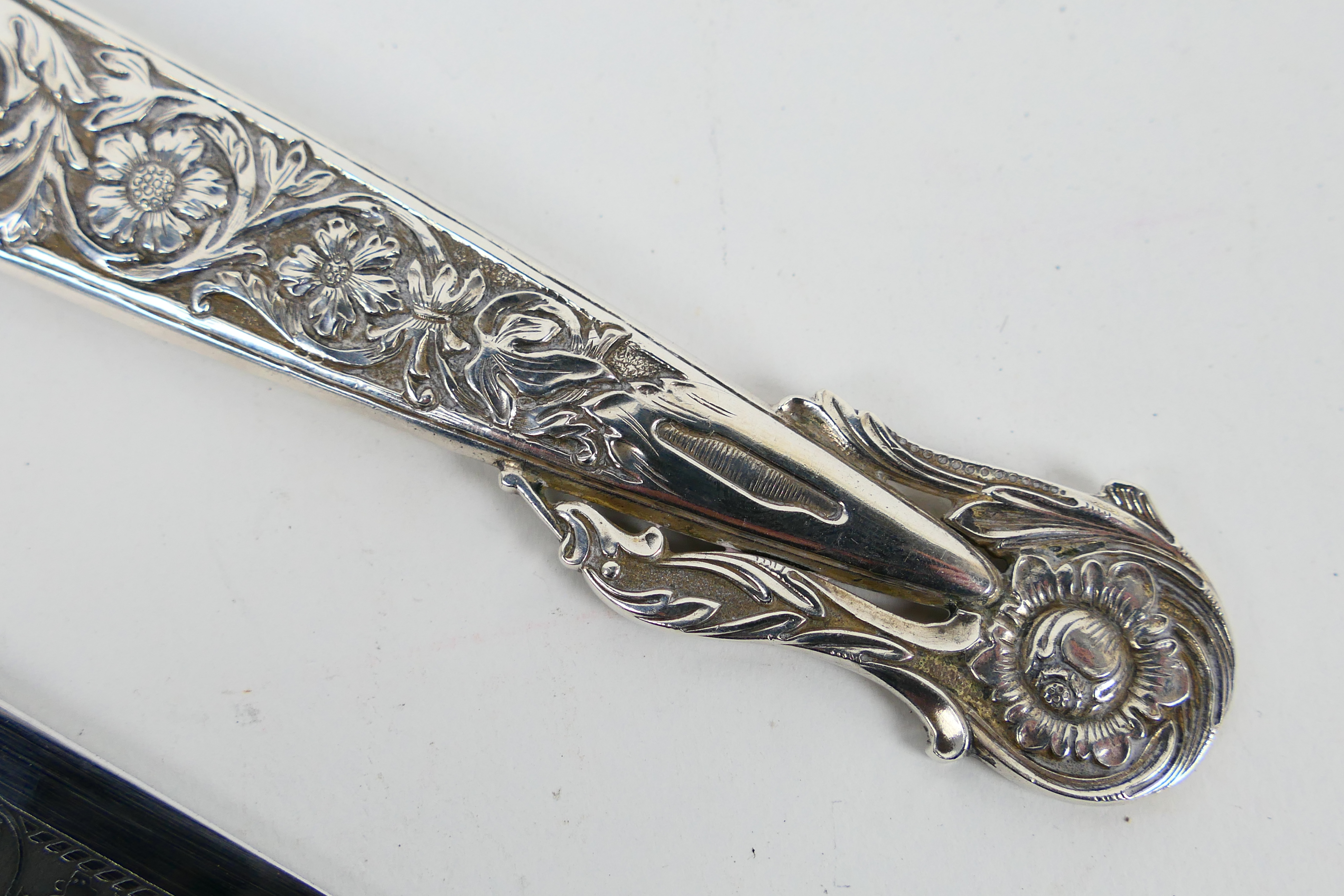 An Argentinian white metal Gaucho knife - Image 12 of 13