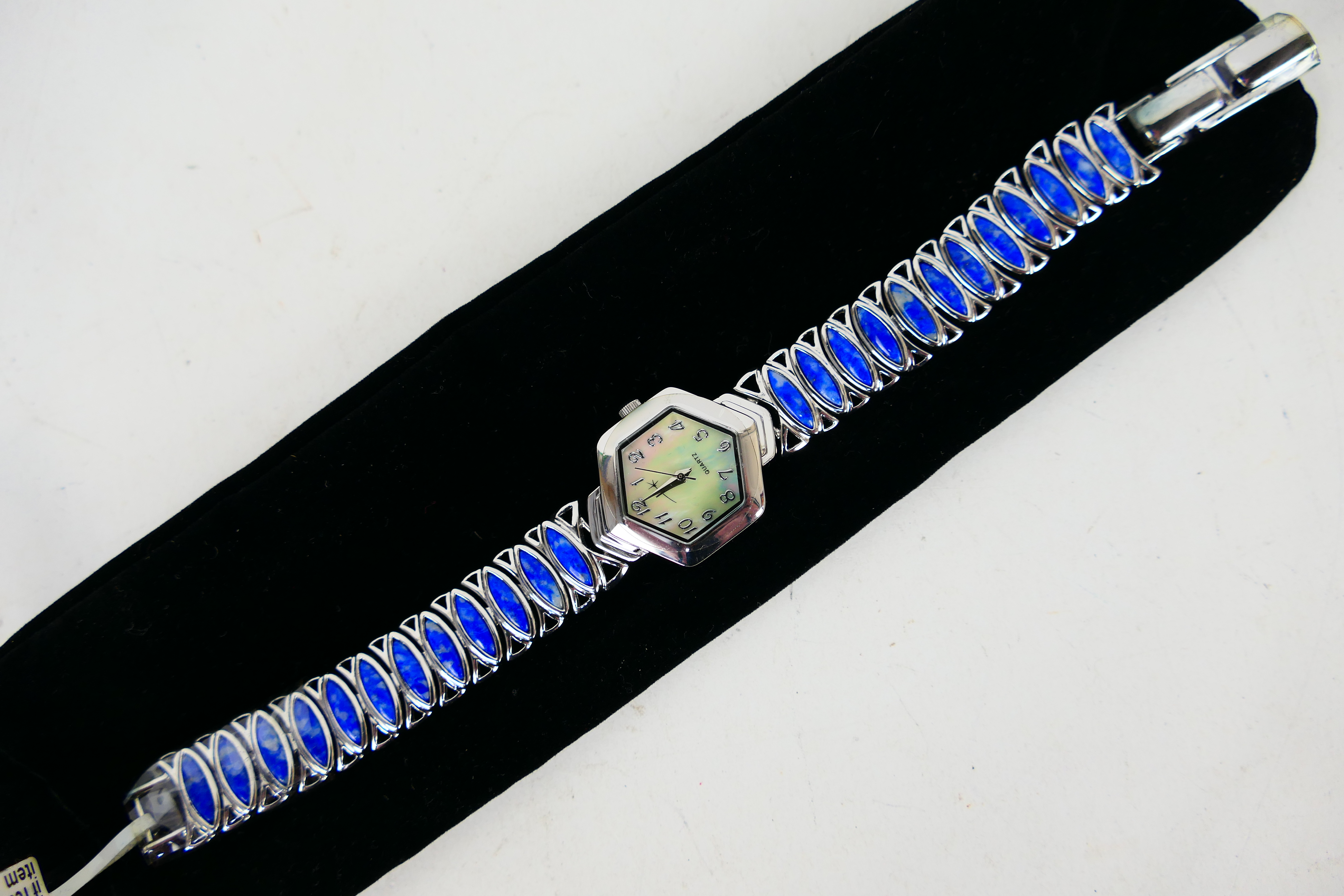 Unused Shop Stock - Two wrist watches in - Image 4 of 5