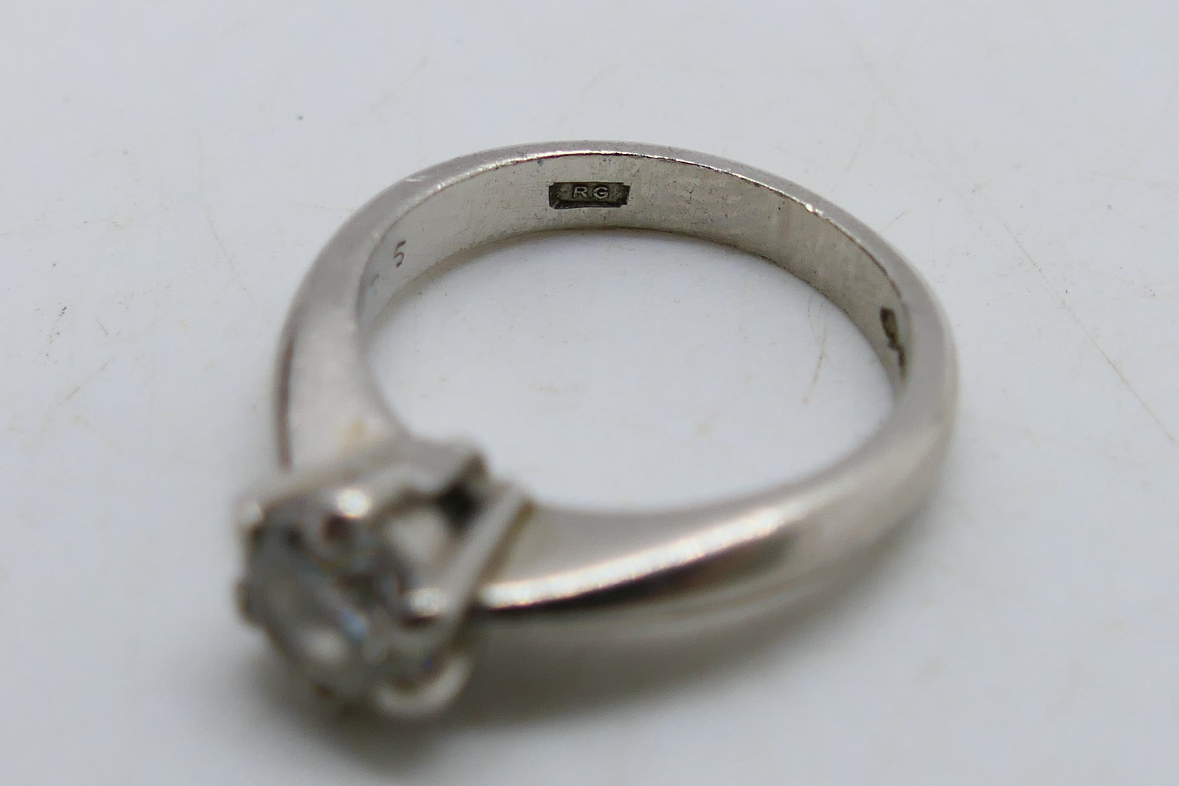 A single stone diamond ring of approxima - Image 3 of 4