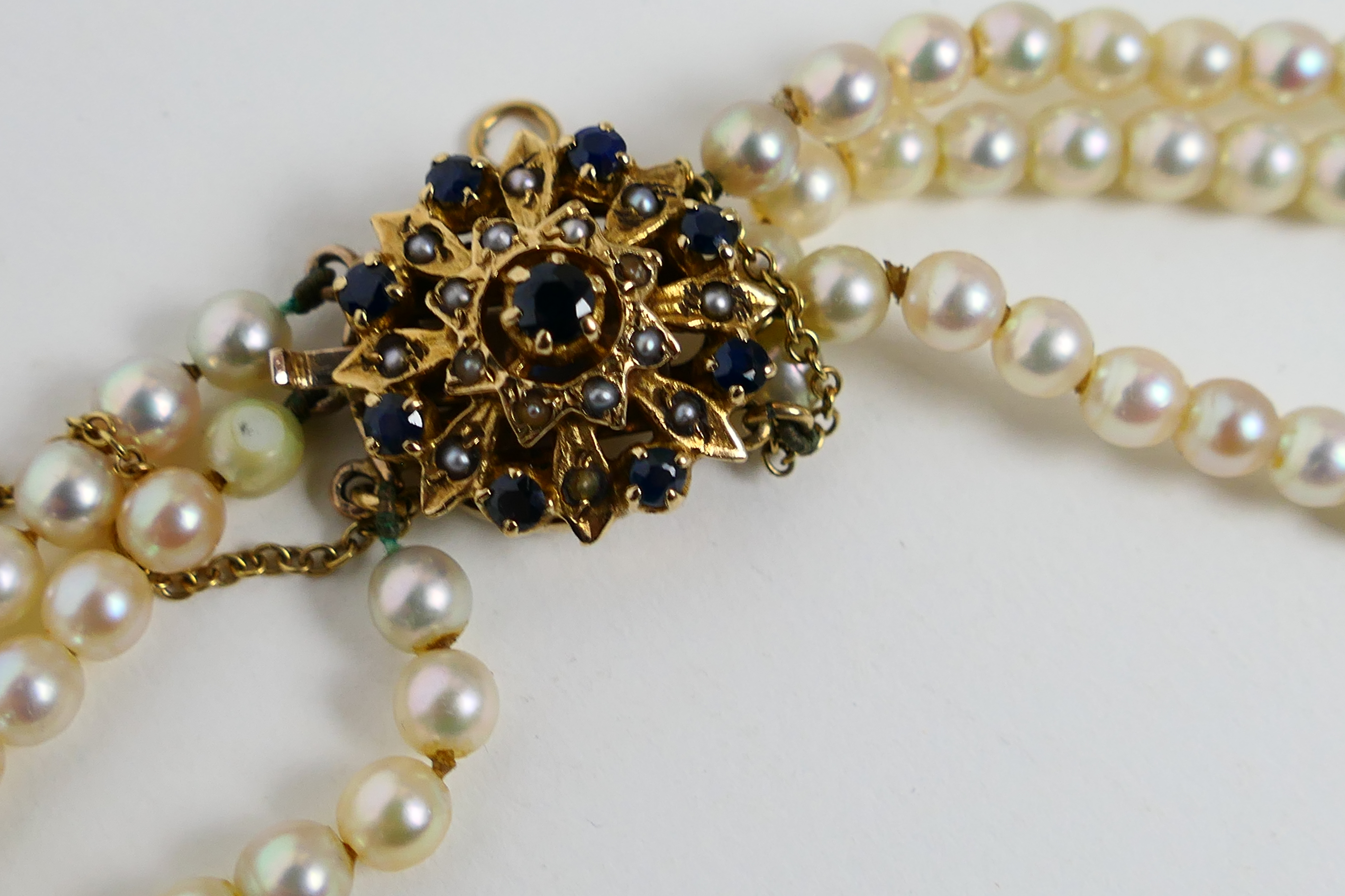 A lady's three-strand seed pearl necklac - Image 2 of 3