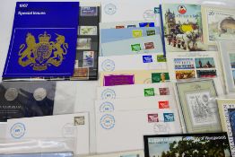 Lot to include first day covers, postcar