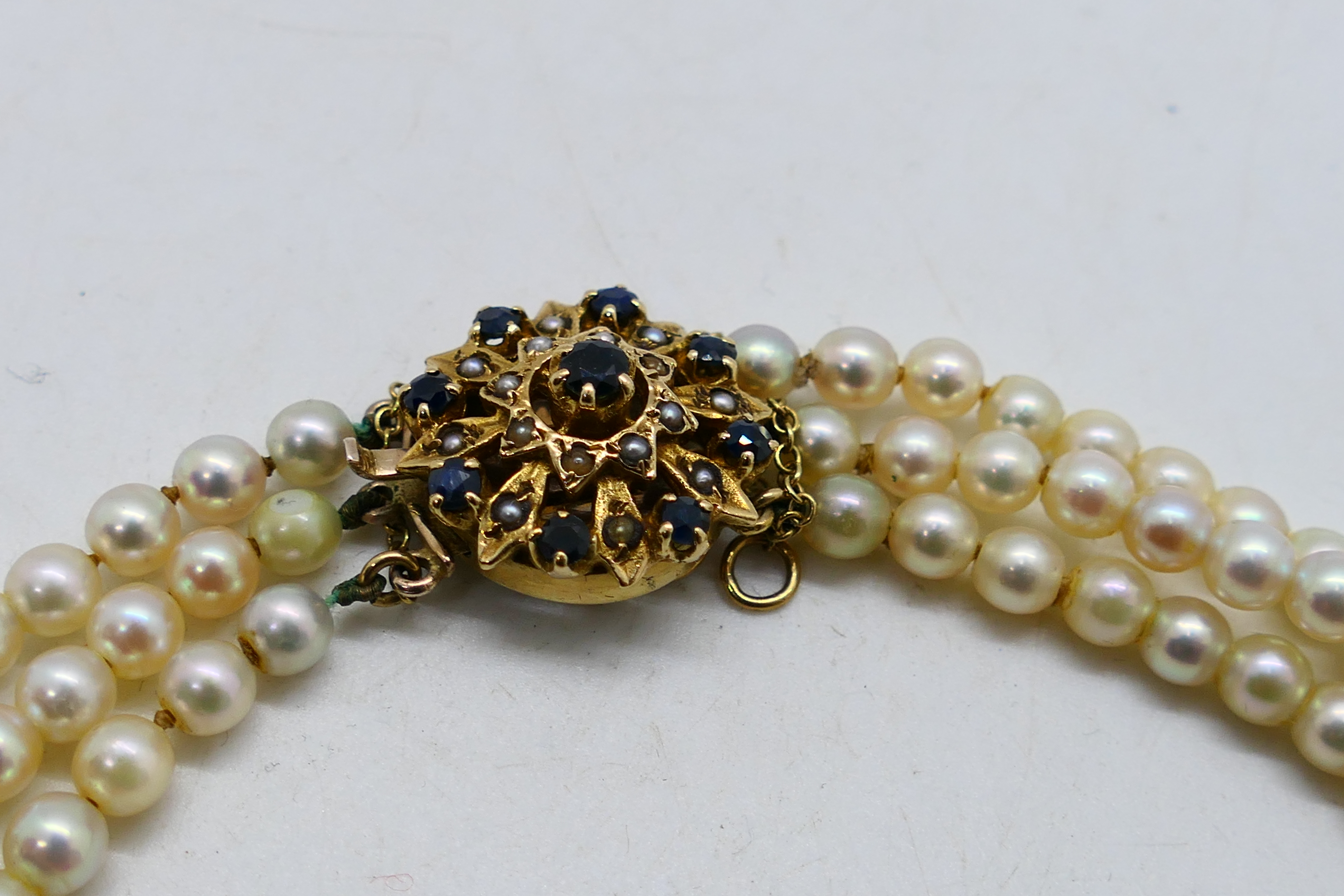 A lady's three-strand seed pearl necklac - Image 3 of 3