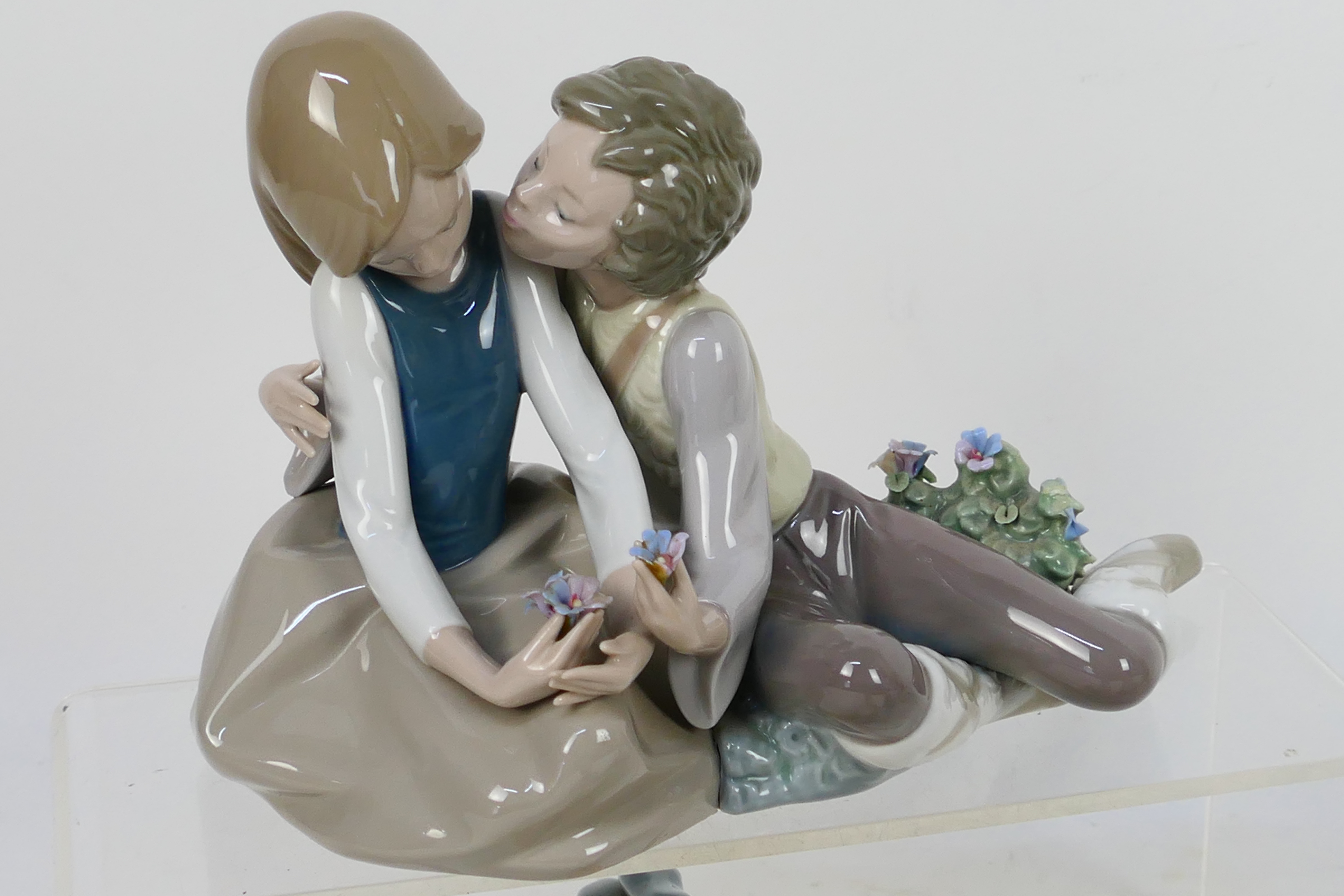 LLadro - NEO. A selection of four pieces by Lladro. - Image 2 of 6