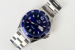 A gentleman's stainless steel Orient automatic 200m divers watch with blue bezel and dial,