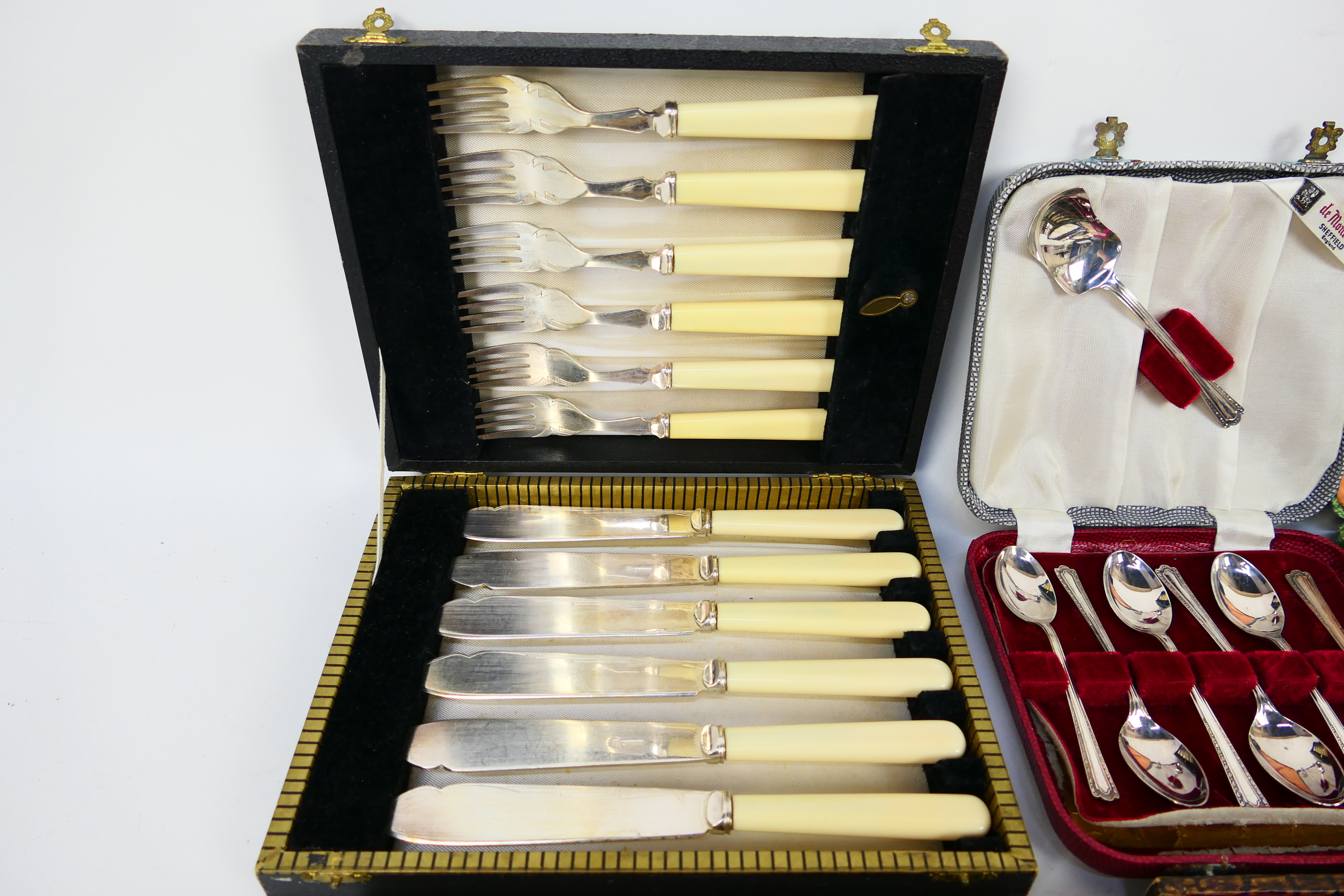 A collection of cased flatware, plated and stainless. - Image 3 of 7