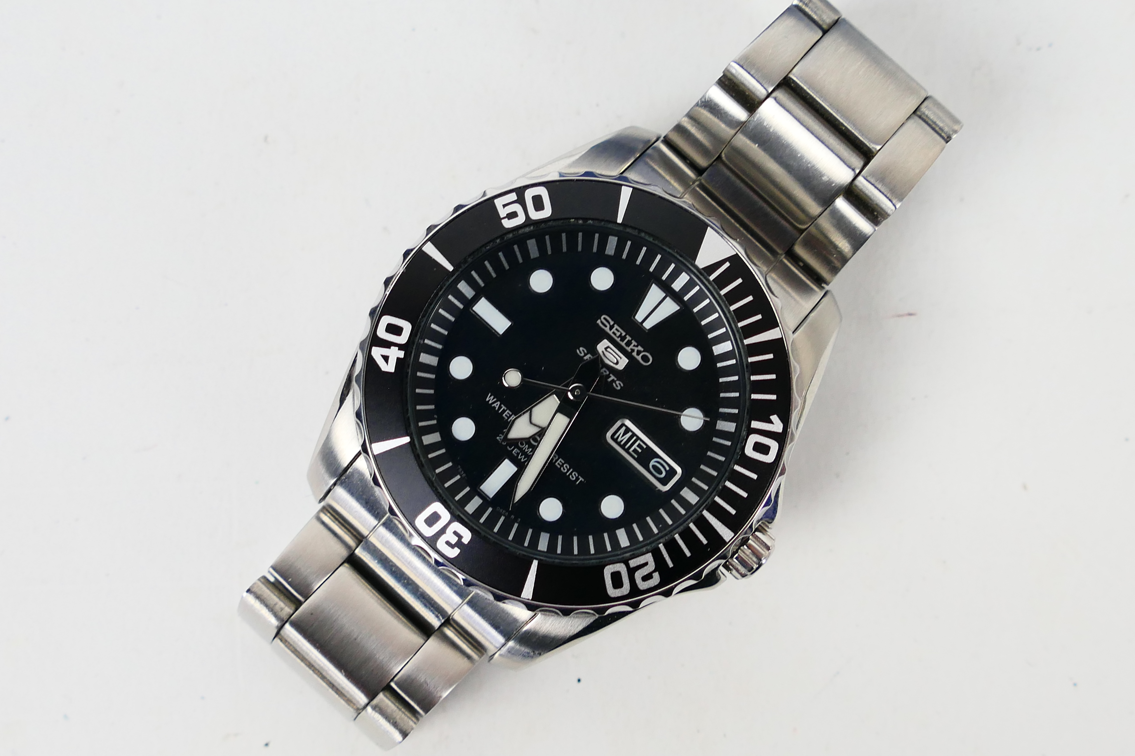 A Seiko 5 Sports automatic wrist watch 7S36 03C0, - Image 2 of 5