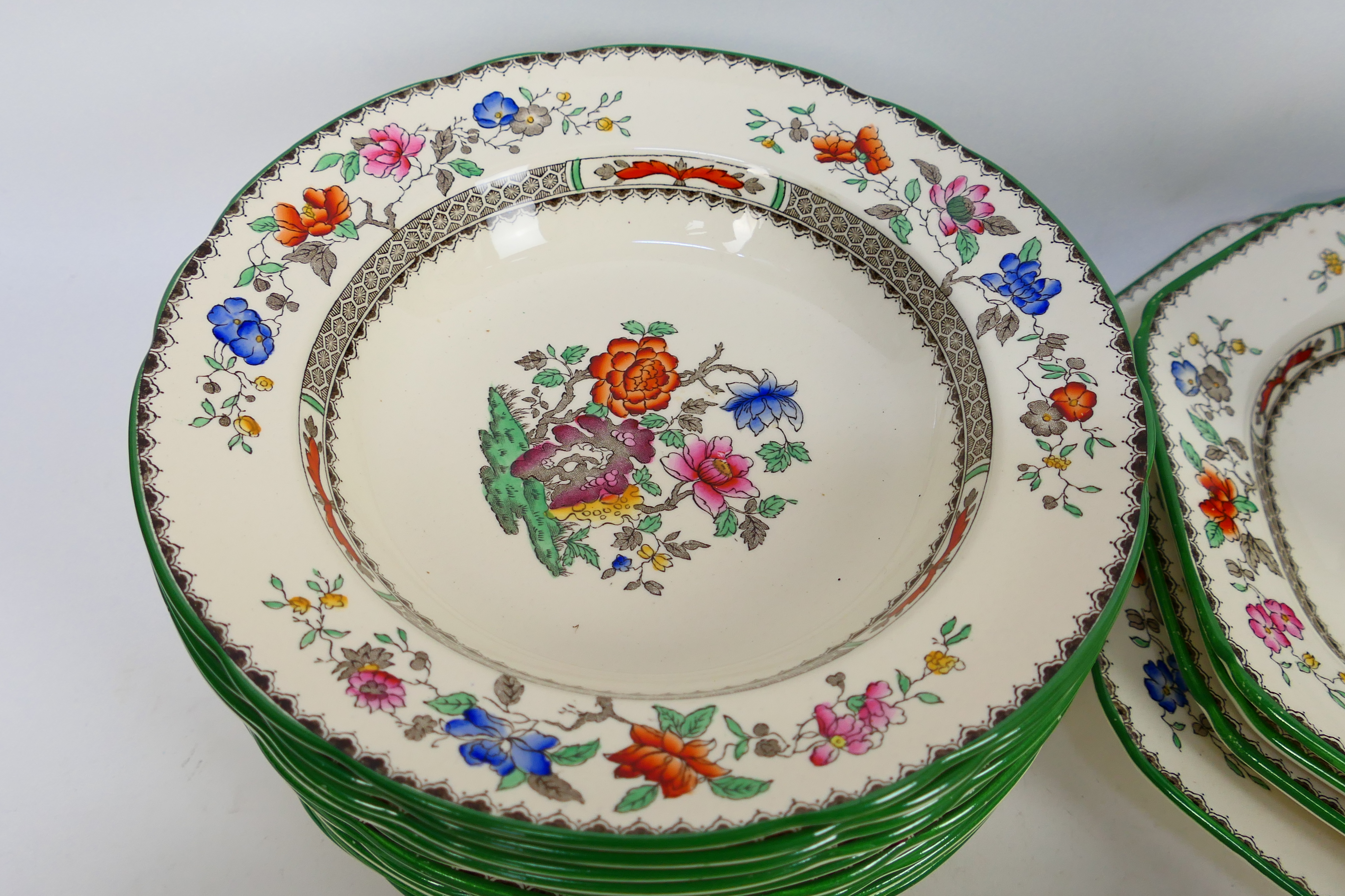 A collection of Copeland Spode dinner and tea wares in the Chinese Rose pattern, - Image 4 of 8