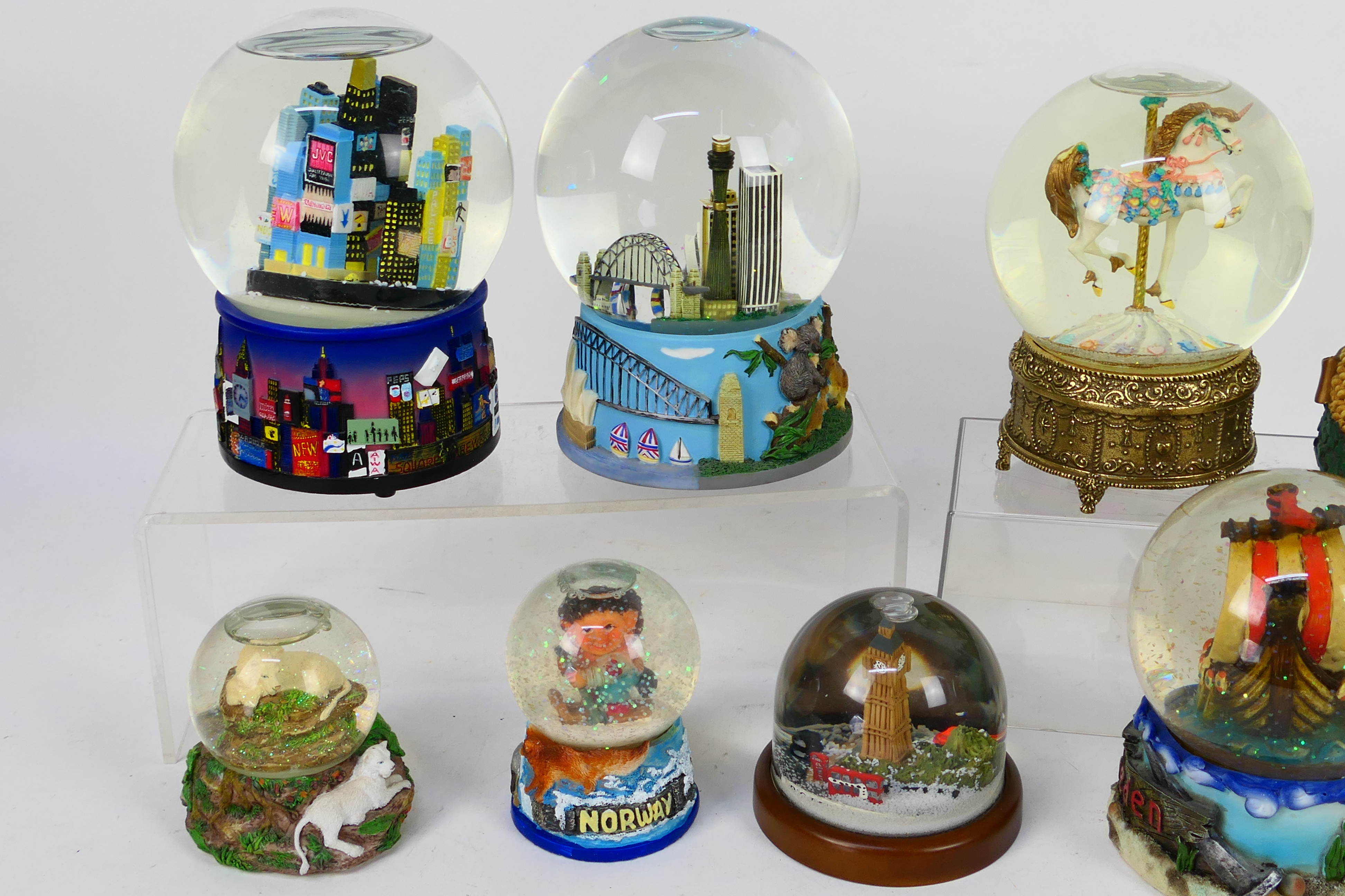 A collection of snow globes, predominantly musical, largest approximately 16 cm (h). - Image 2 of 3