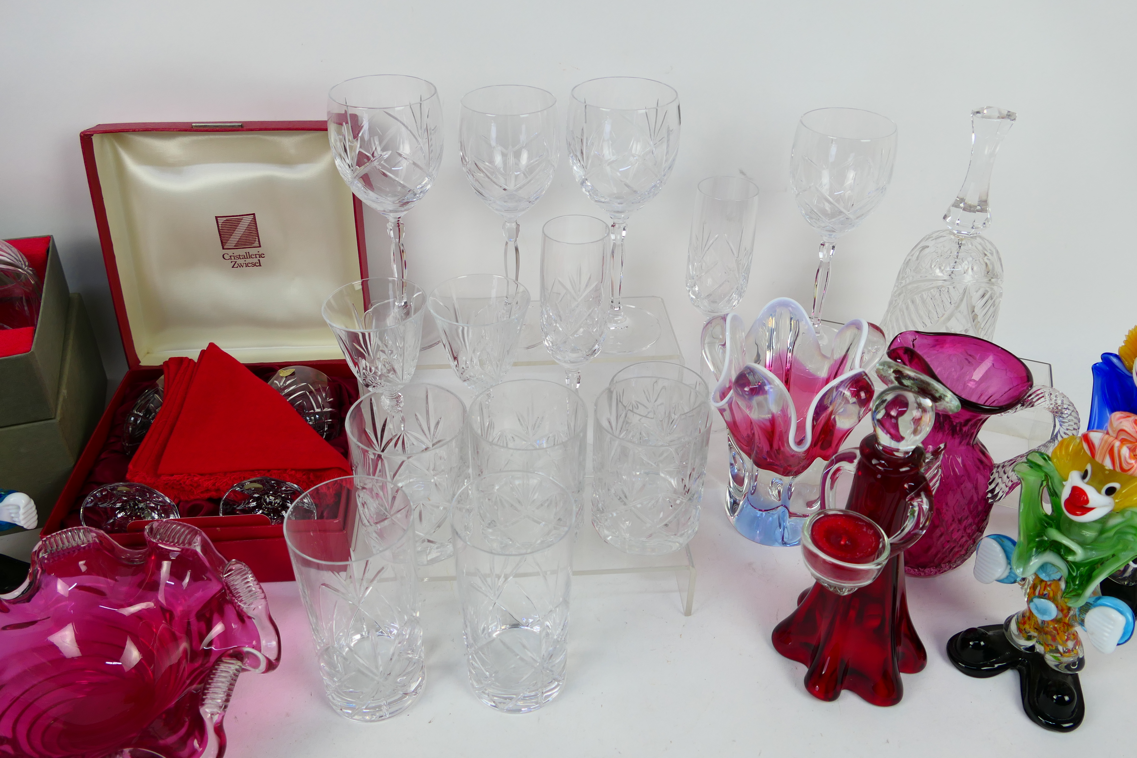 Lot to include Murano style clowns, crystal wine and similar glasses, cranberry glass and other, - Image 5 of 5