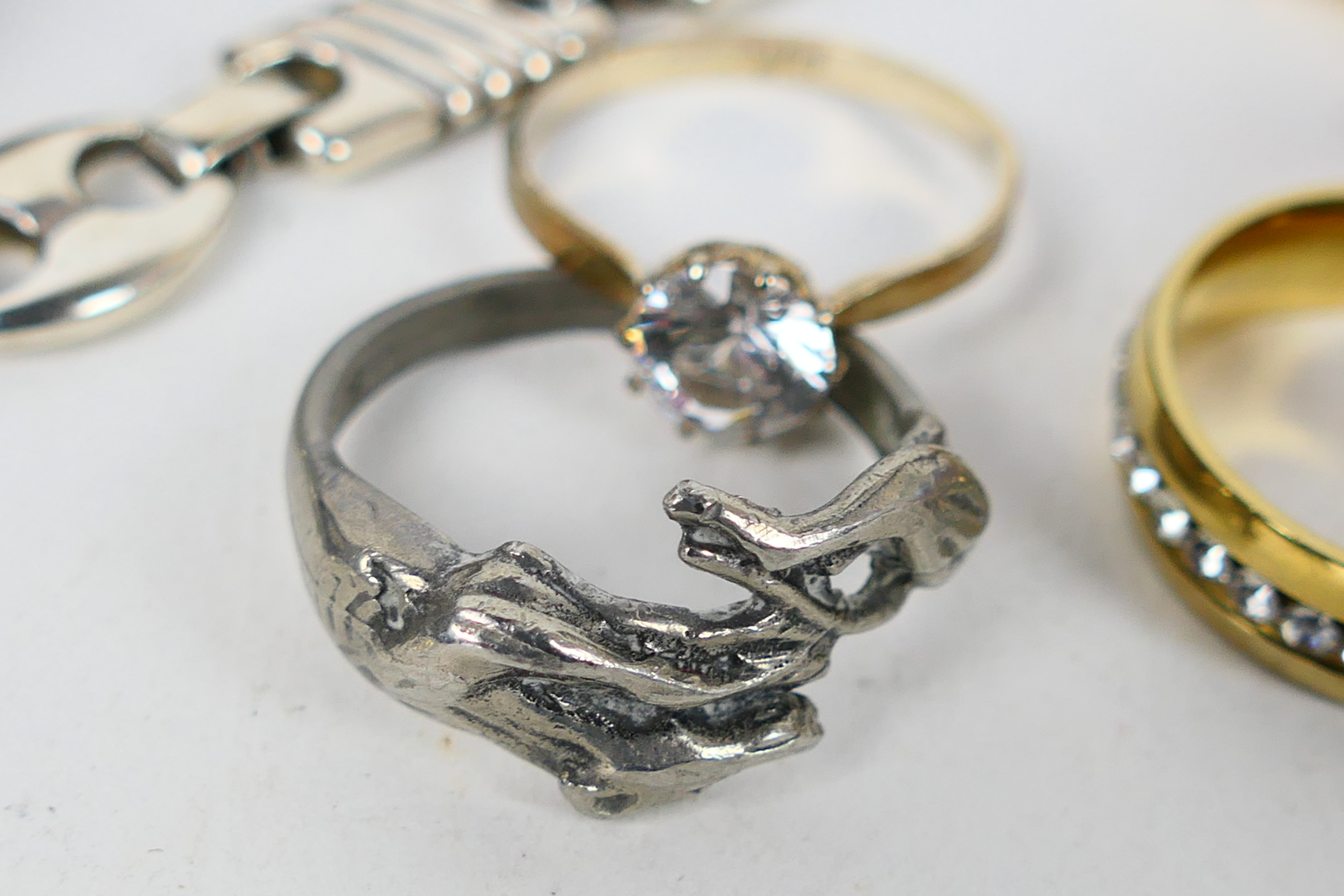 A small collection of costume jewellery, rings and bracelets, some pieces stamped 925 / Silver. - Image 7 of 7