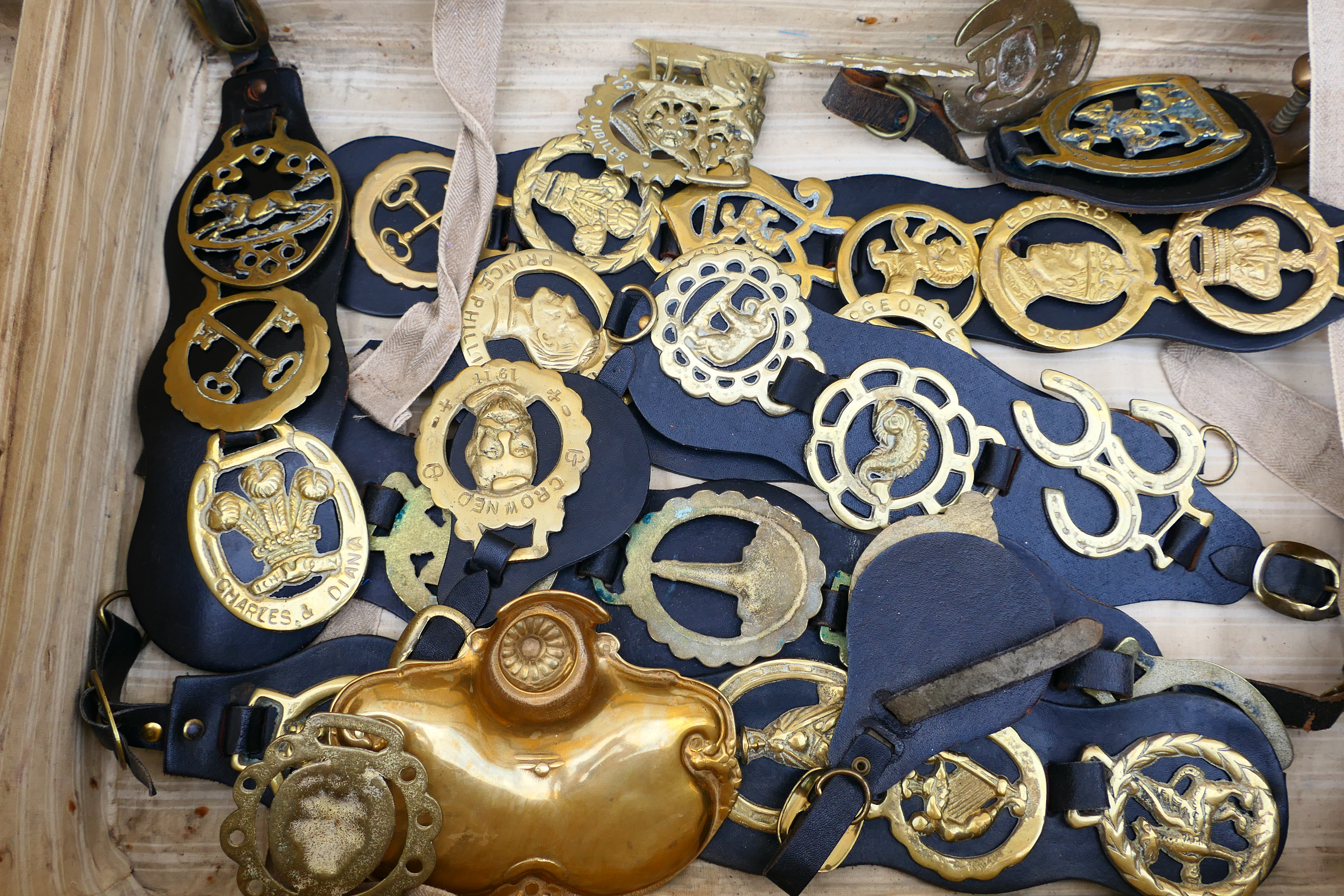 A vintage suitcase containing a quantity of various horse brasses, ships wheel nutcracker, - Image 5 of 6