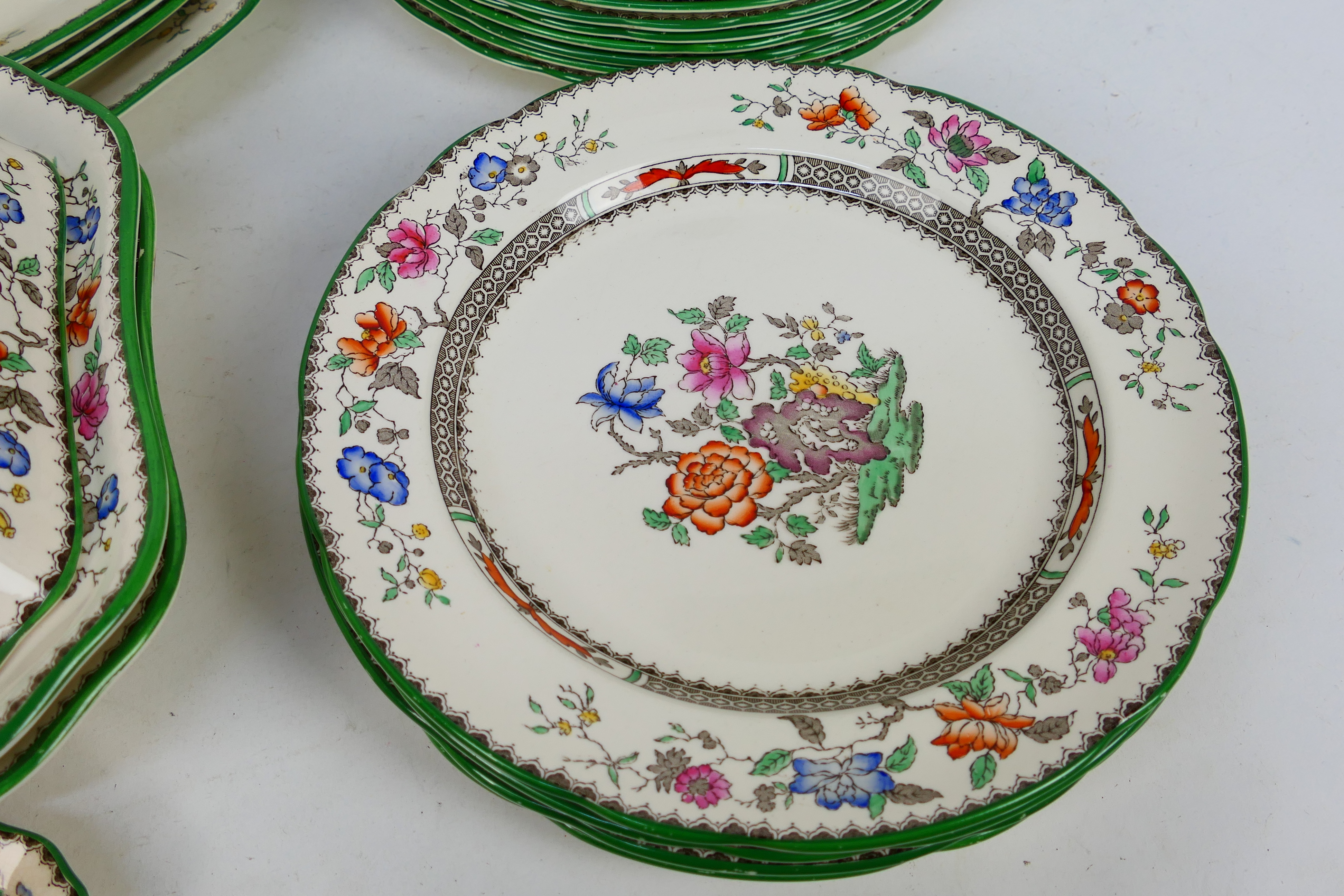 A collection of Copeland Spode dinner and tea wares in the Chinese Rose pattern, - Image 5 of 8