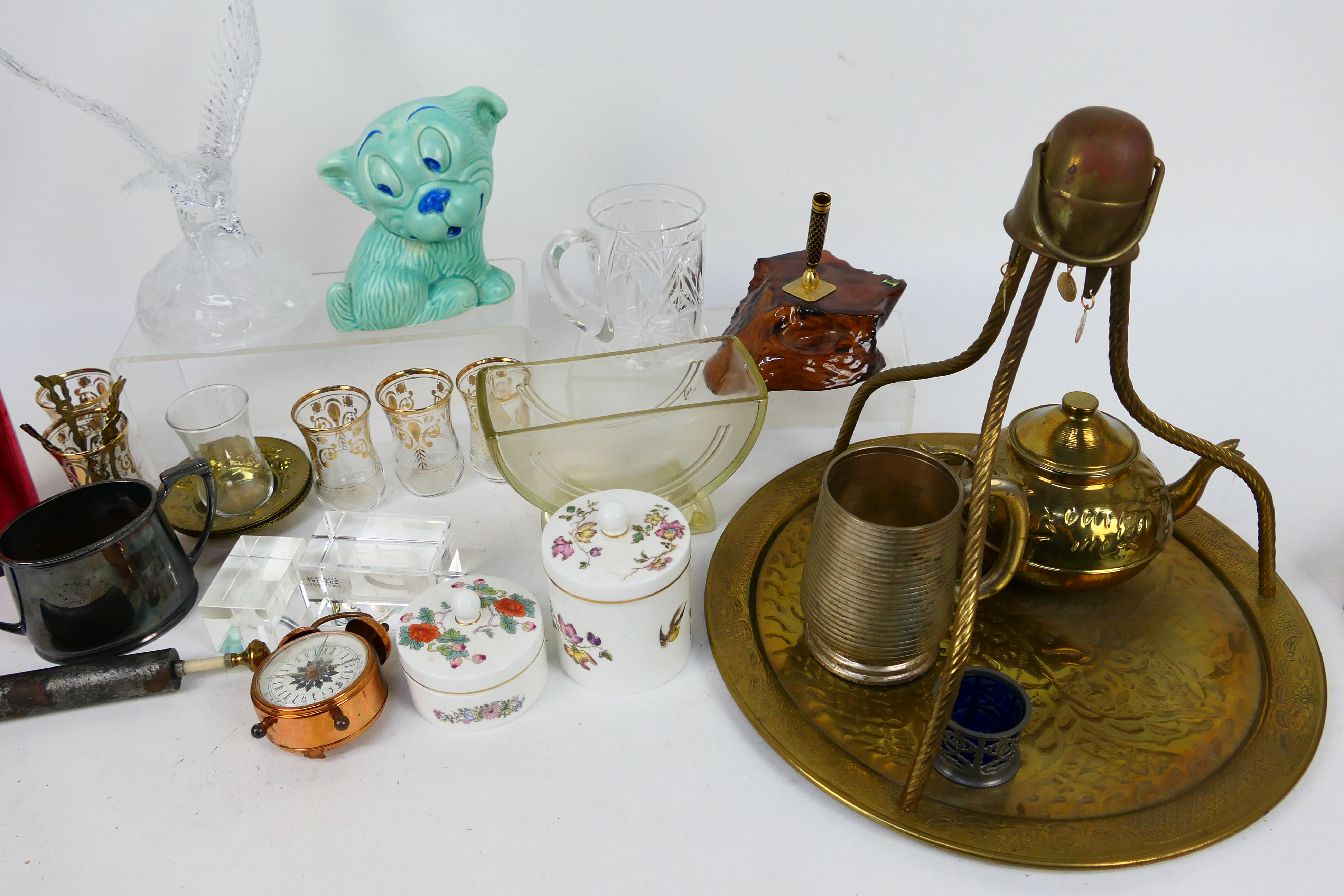 A mixed lot to include brassware, ceramics, glassware and other. - Image 4 of 4