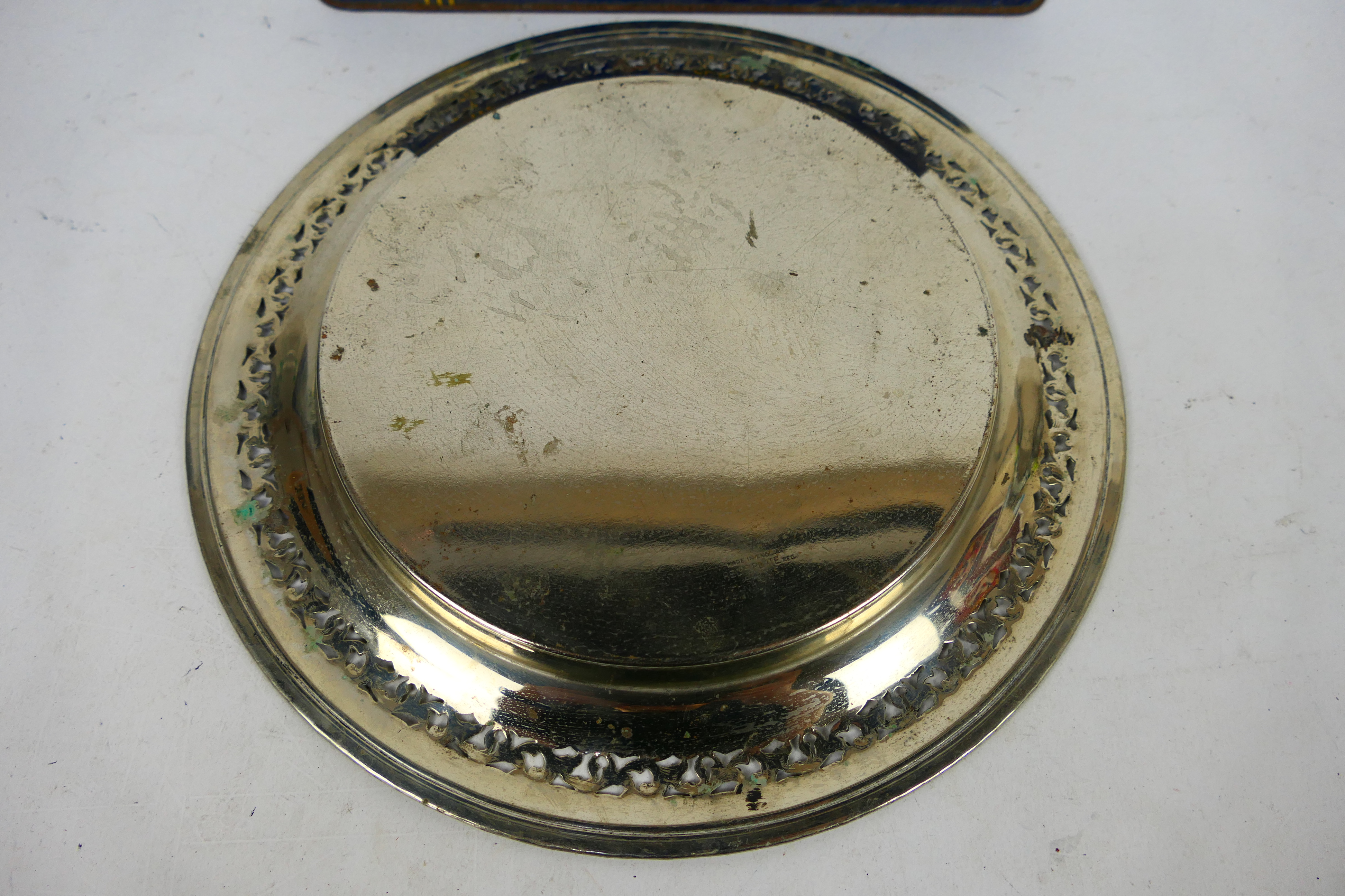 Plated Silver Plate - Ultraplast First Aid Tin. - Image 2 of 3