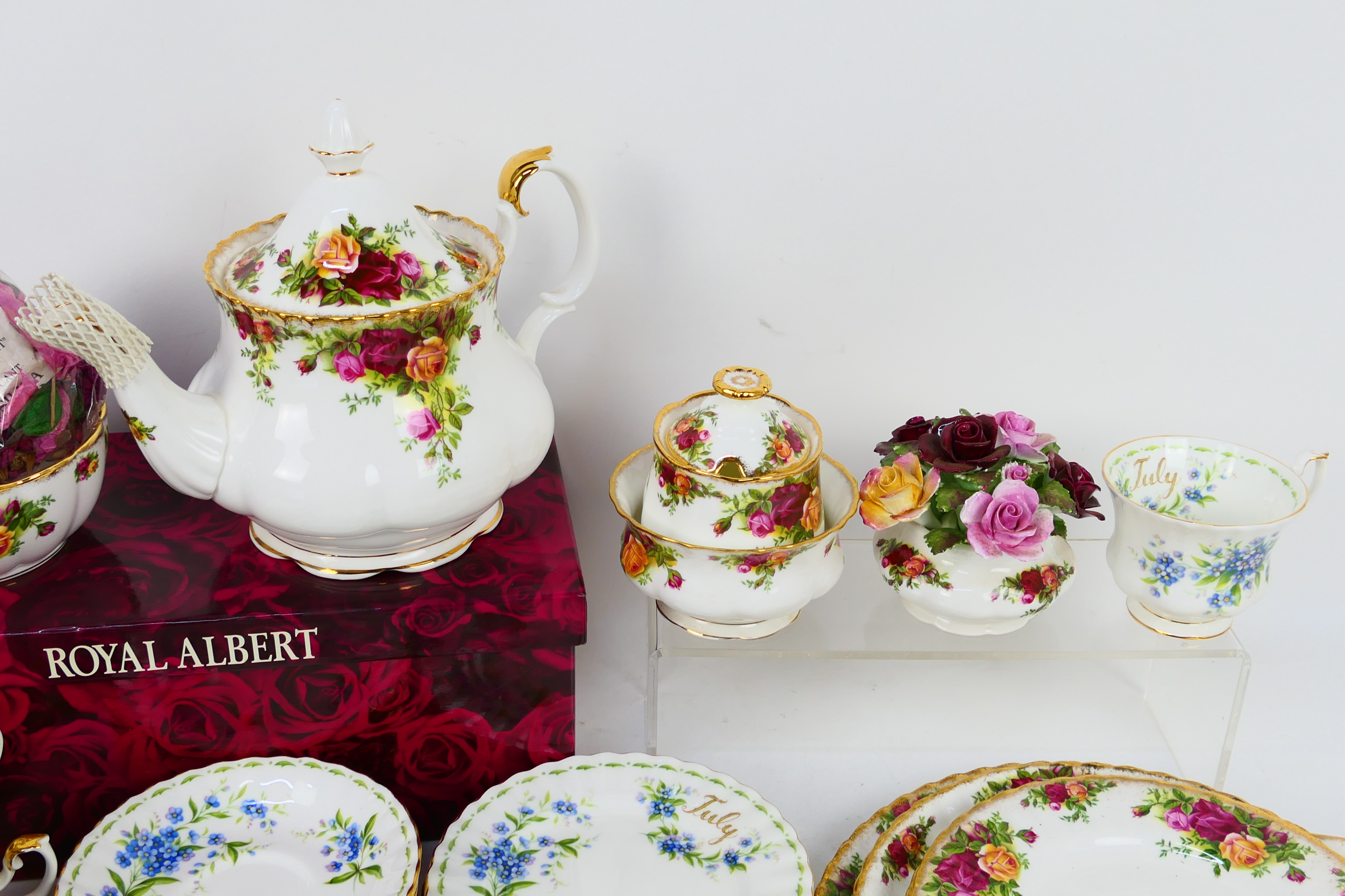 Royal Albert - A quantity of tea wares and other to include twenty four pieces of Old Country Roses - Image 4 of 5