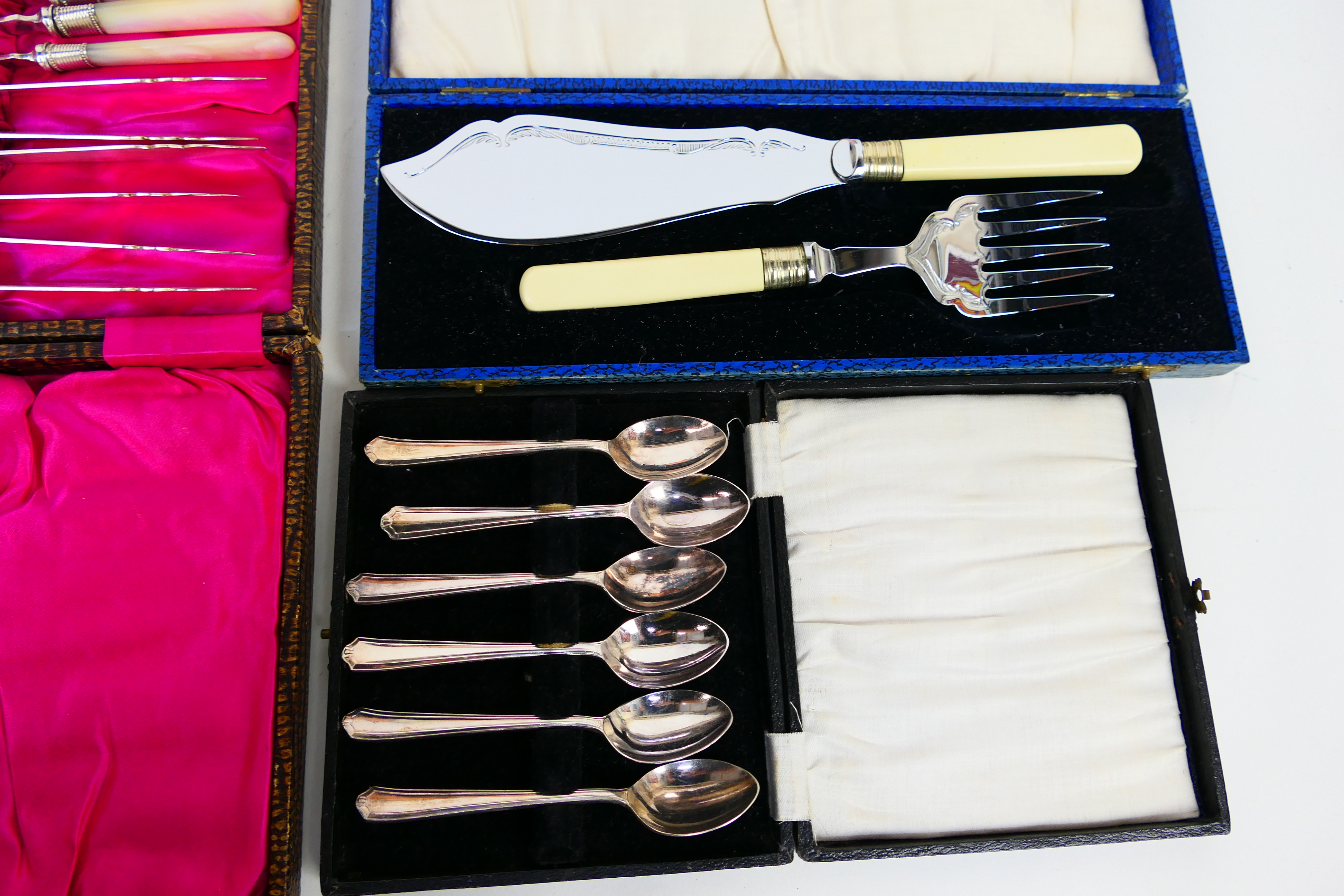 A collection of cased flatware, plated and stainless. - Image 5 of 7