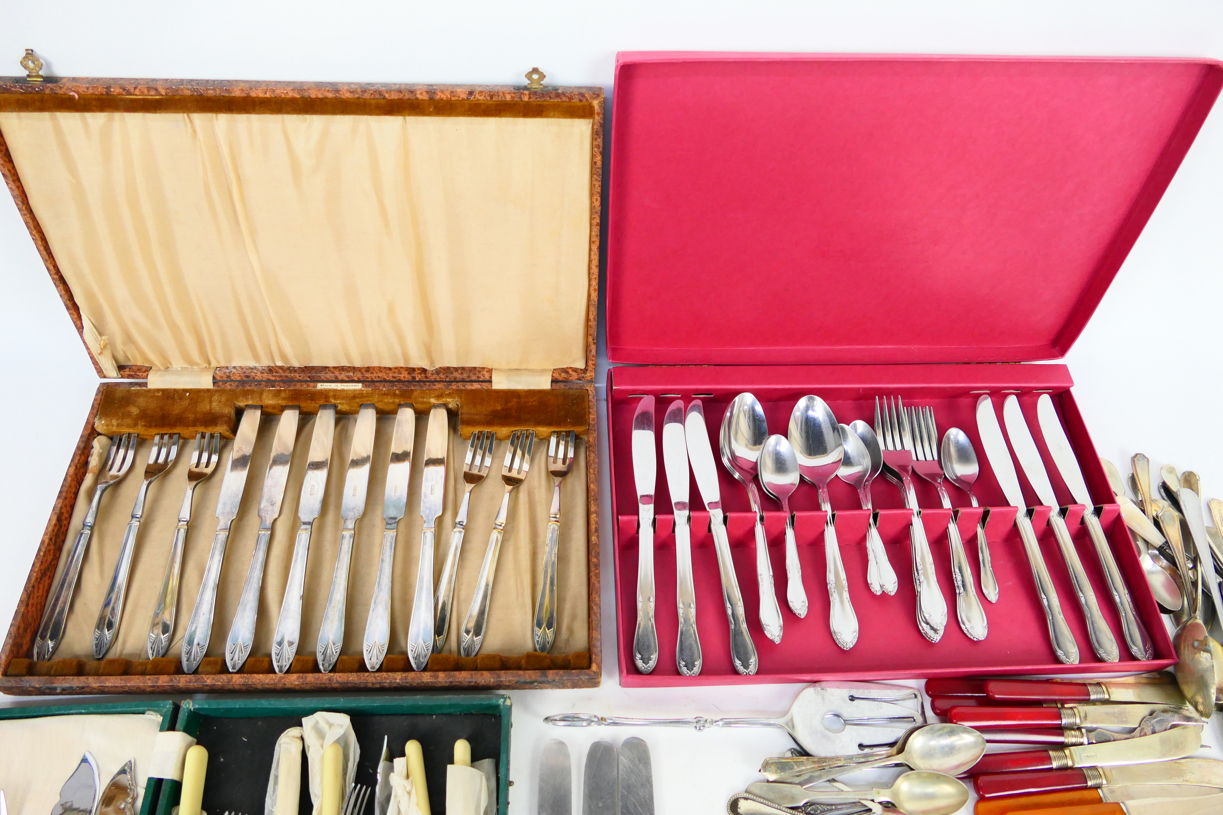 Mixed flatware, loose and cased to include three Cunard White Star Line knives and forks, - Image 3 of 8