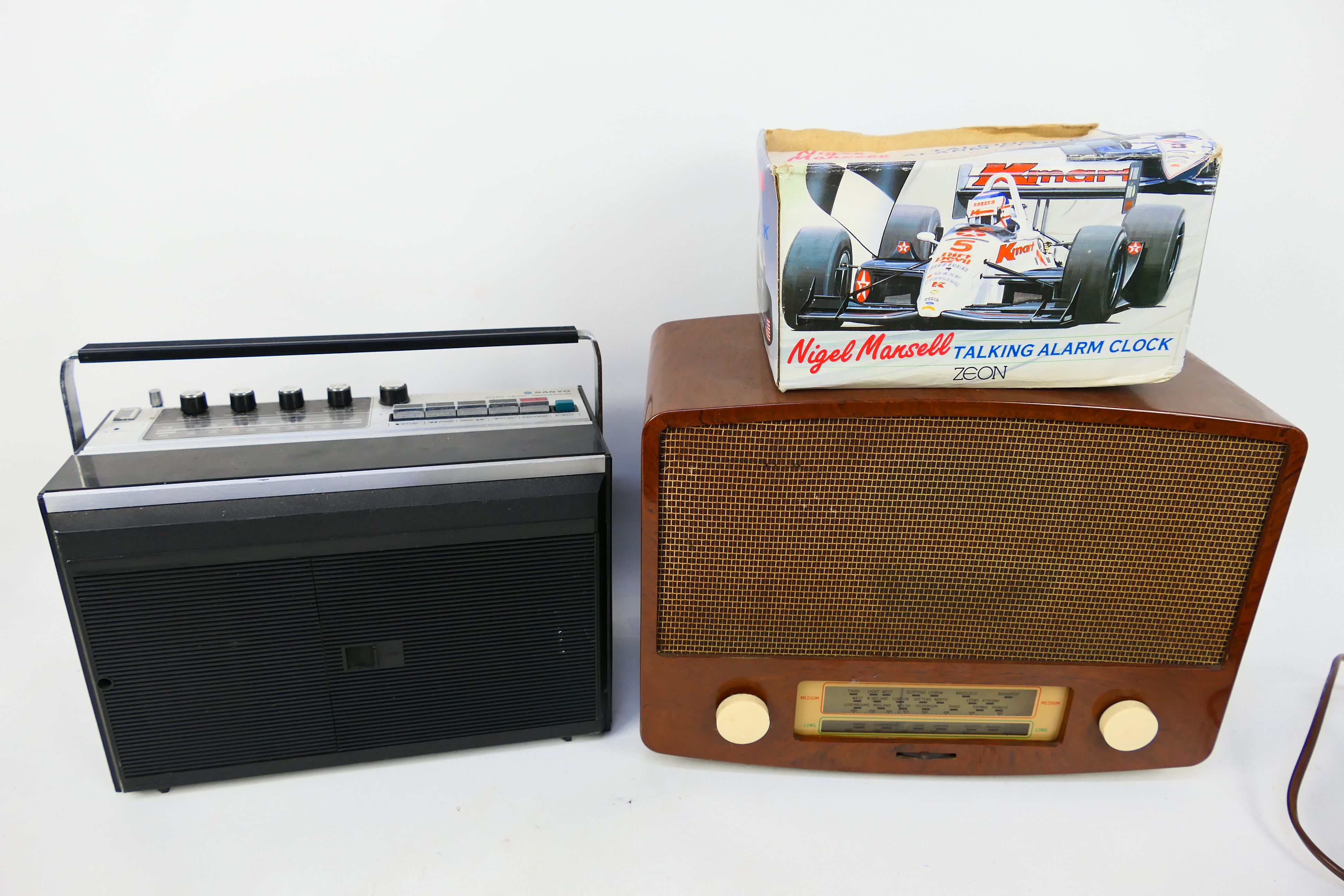 Vintage radios to include a Sanyo M4400F - Image 2 of 2