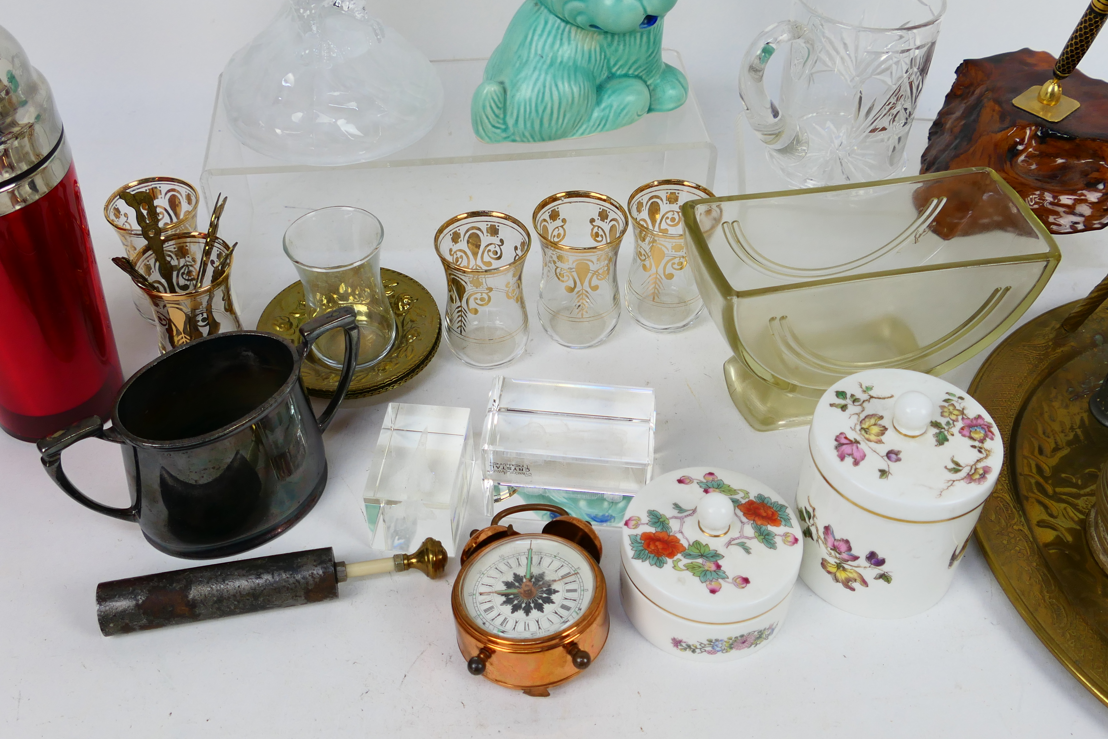 A mixed lot to include brassware, ceramics, glassware and other. - Image 3 of 4