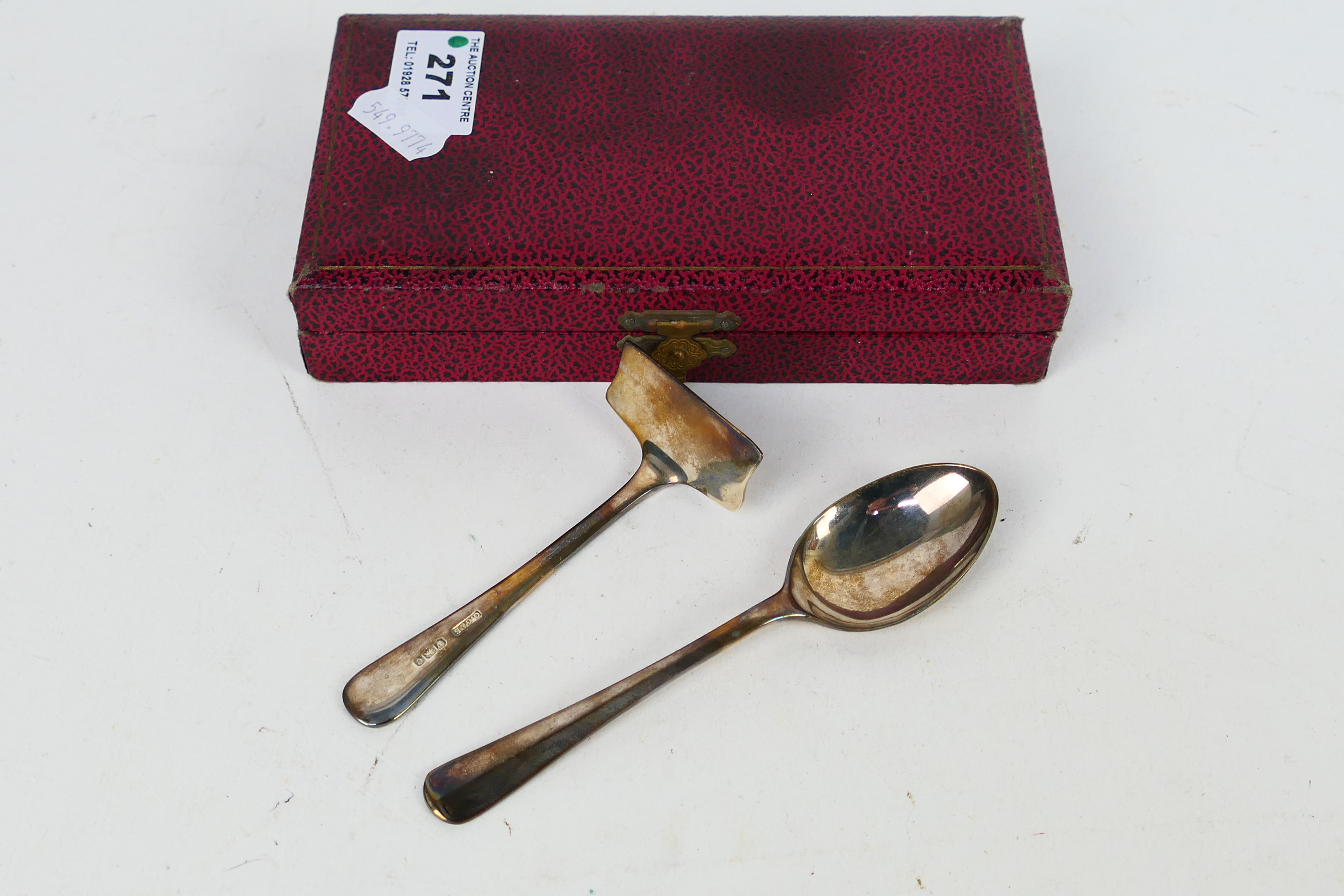 A George V hallmarked silver spoon and pusher set contained in presentation case,