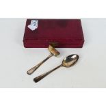 A George V hallmarked silver spoon and pusher set contained in presentation case,