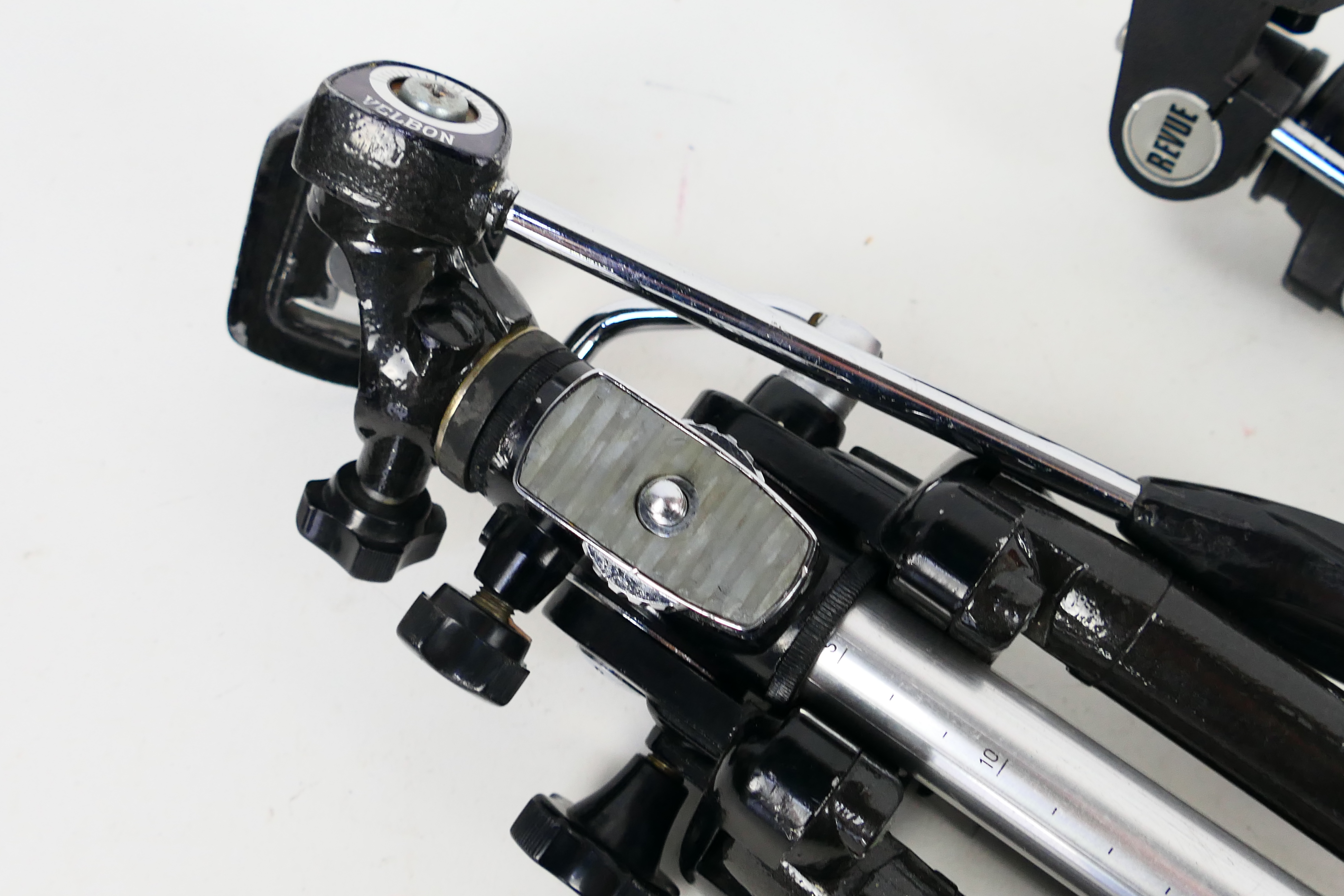 Velbon - Revue. Two Camera tripods appearing in Used yet Excellent condition with telescopic legs. - Image 4 of 5