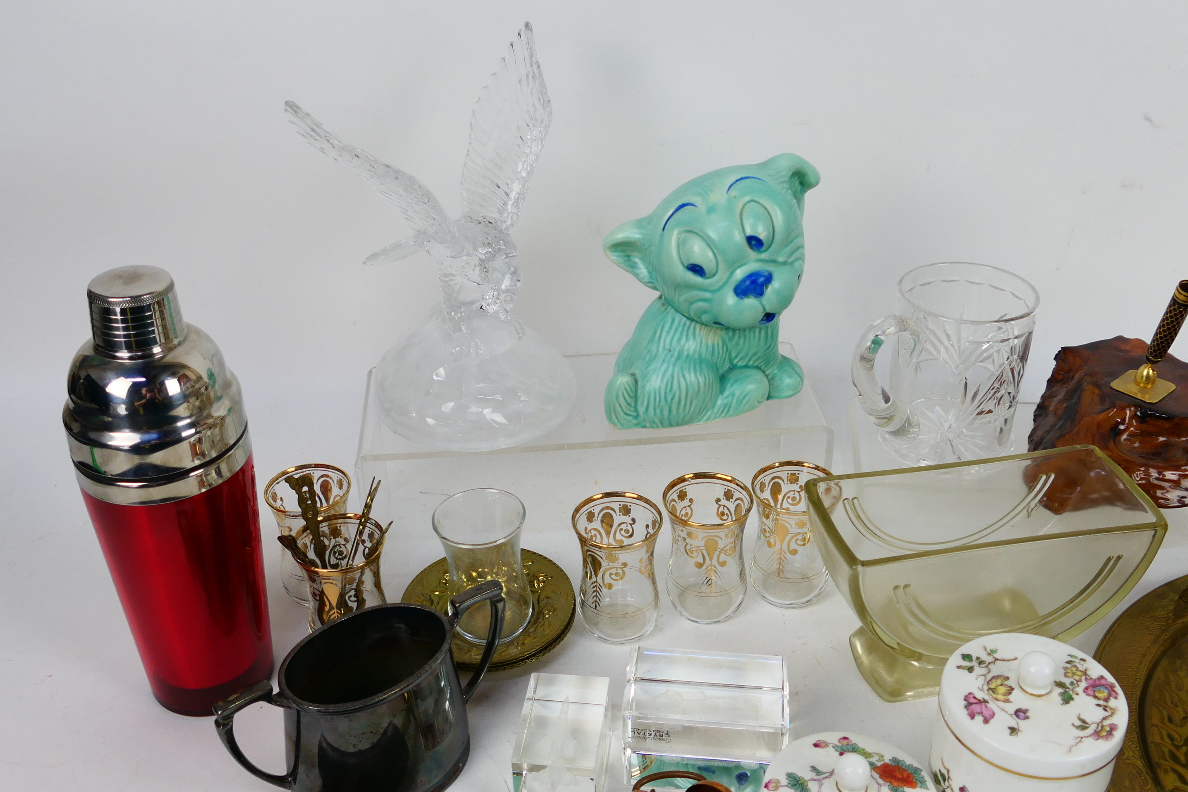 A mixed lot to include brassware, ceramics, glassware and other. - Image 2 of 4