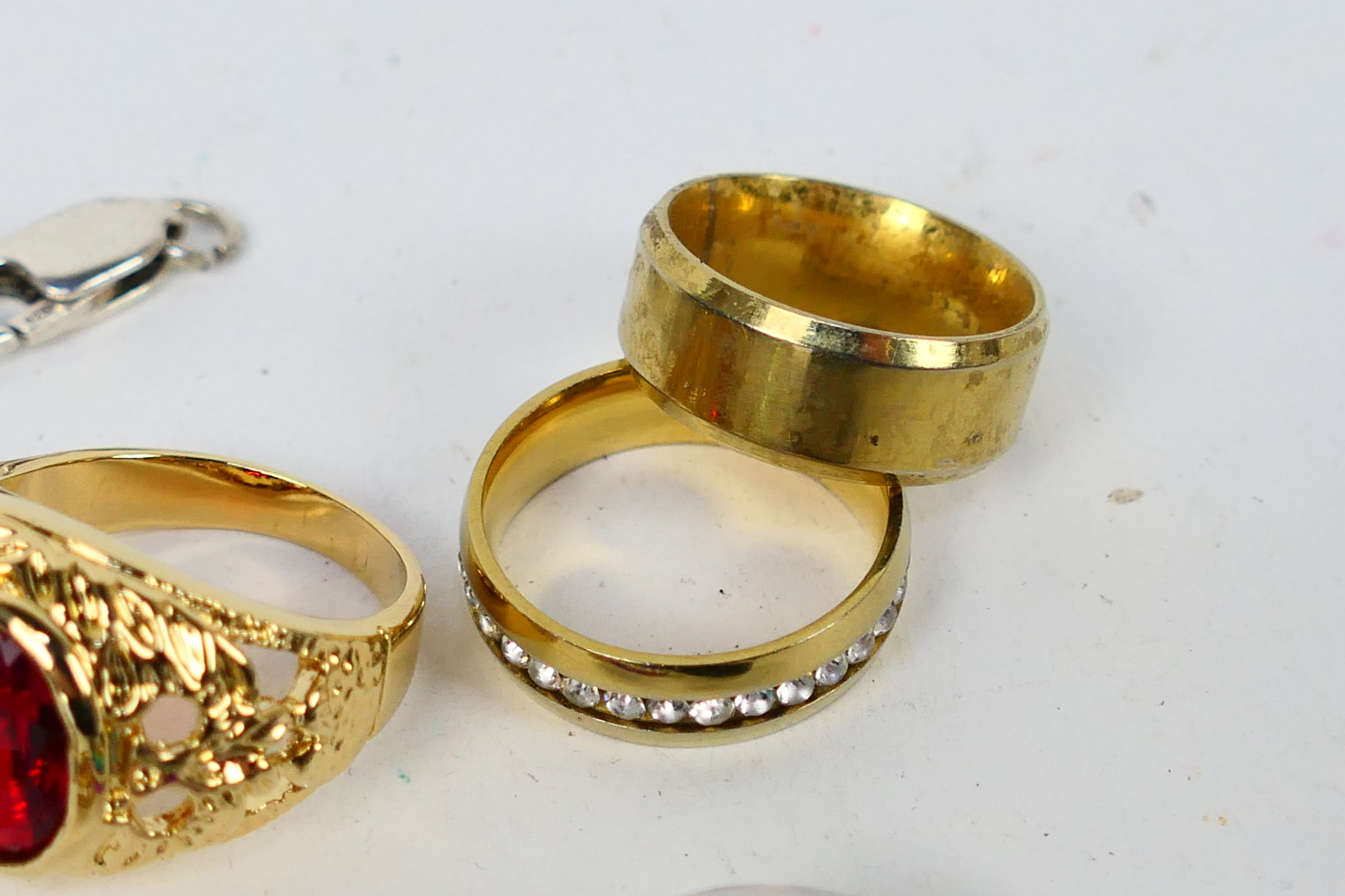 A small collection of costume jewellery, rings and bracelets, some pieces stamped 925 / Silver. - Image 5 of 7