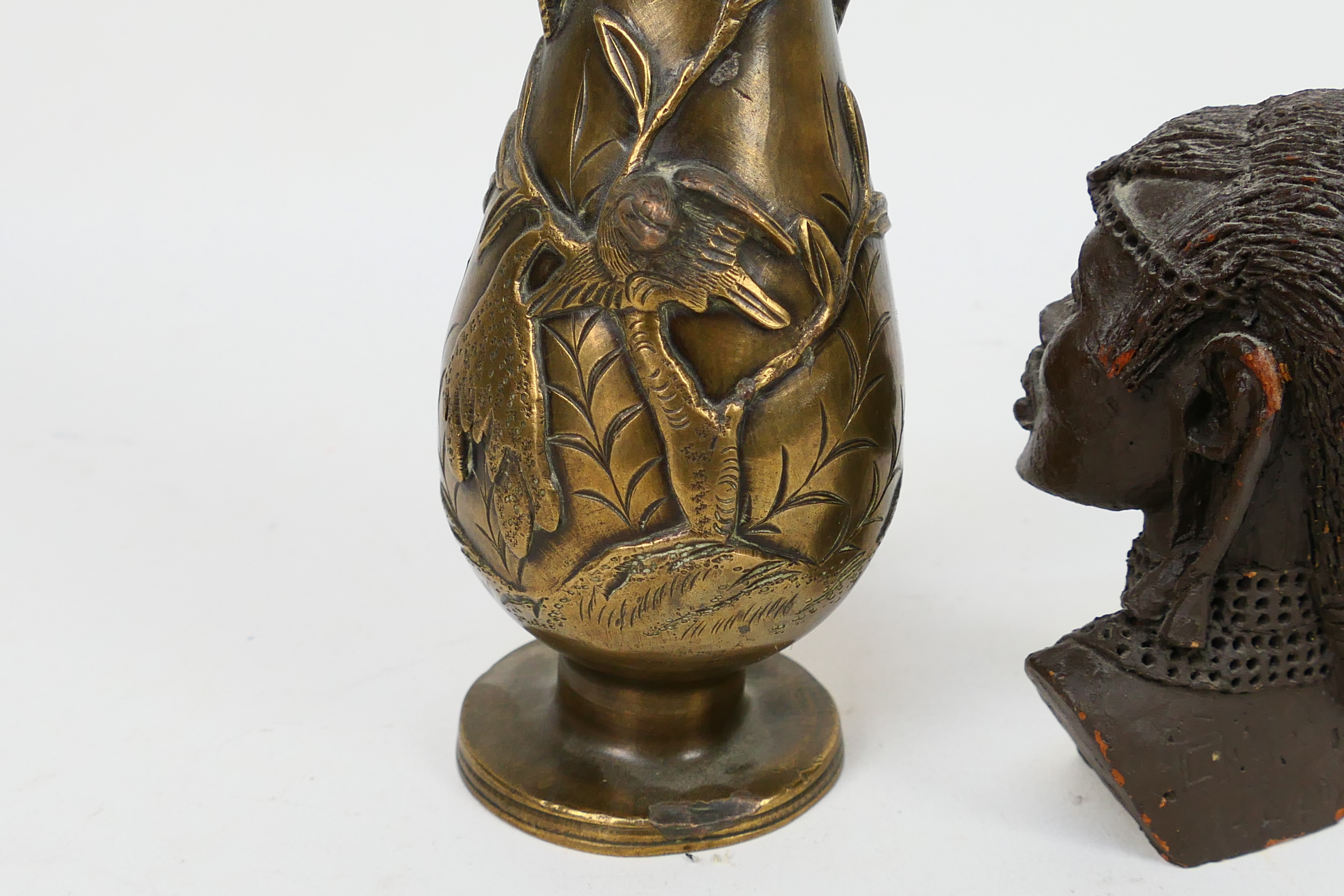 An Oriental bronze vase with twin fungus form handles, 20. - Image 4 of 6