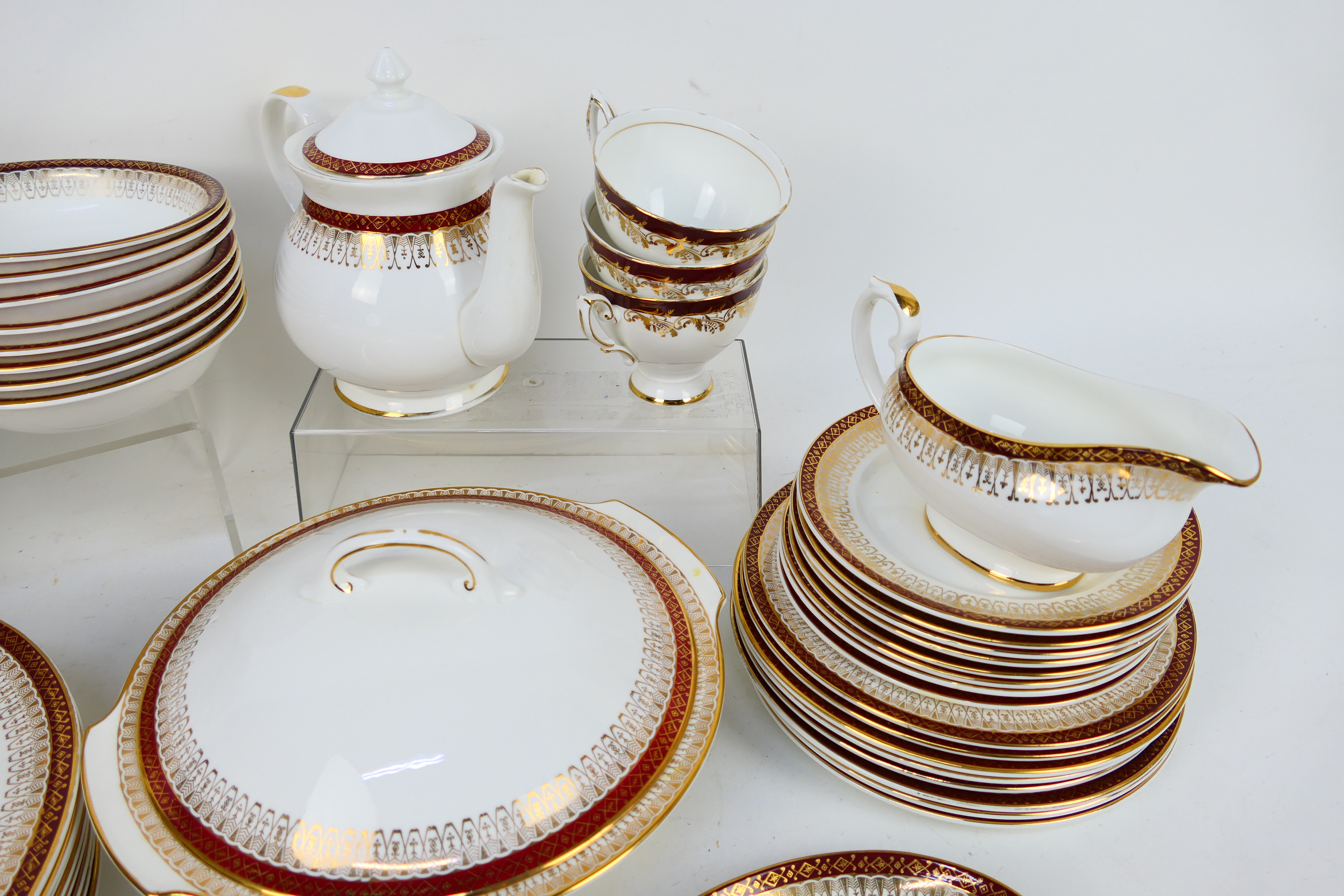 A quantity of Royal Grafton and Royal Standard table wares in the Majestic and similar pattern, - Image 4 of 6