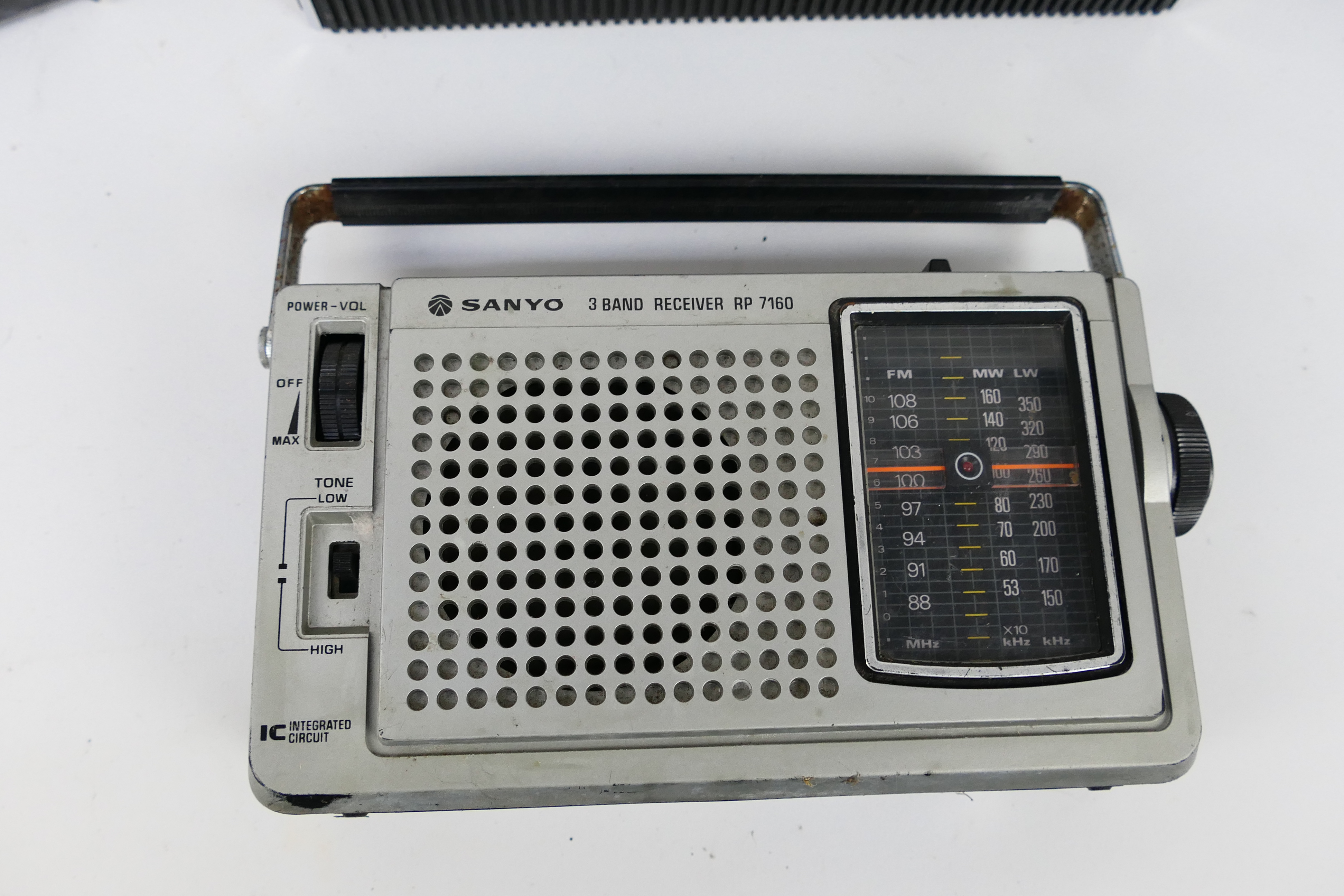 Vintage radios and similar to include Sa - Image 4 of 4