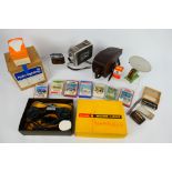 Lot comprising a Kodak Brownie 8mm Movie Camera II, a boxed Brownie 8 Movie Light,