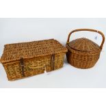 Wicker - Picnic baskets.